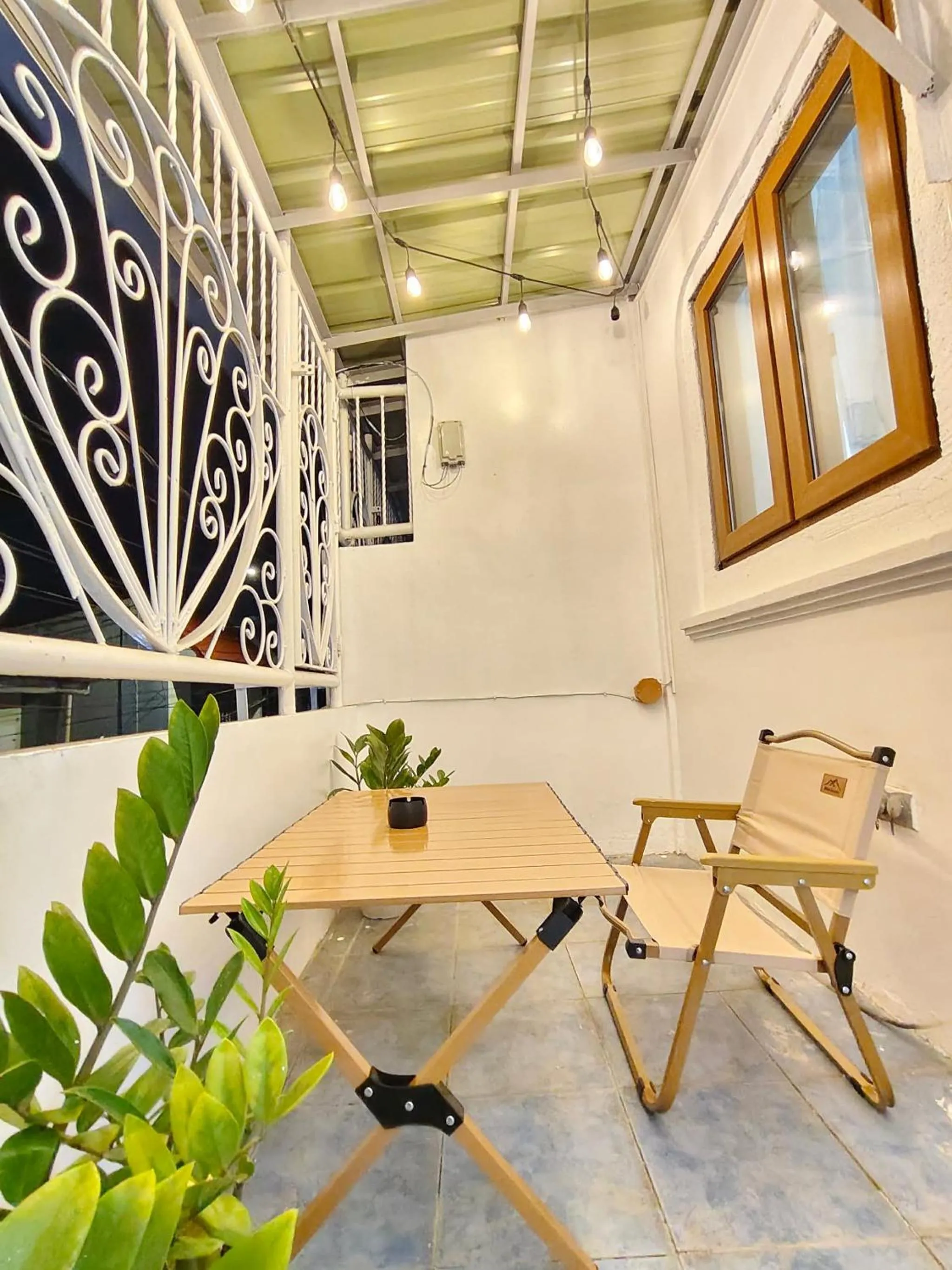 Nomads MNL Backpackers Homestay - near Airport