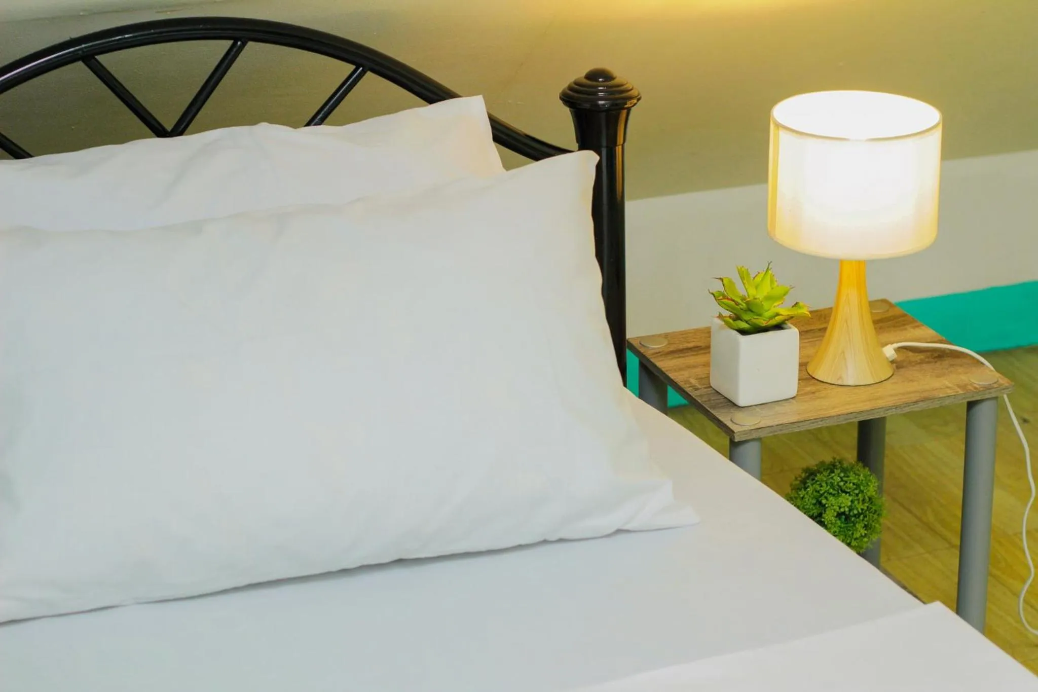 Bed in Backpackers Homestay - NomadsMNL