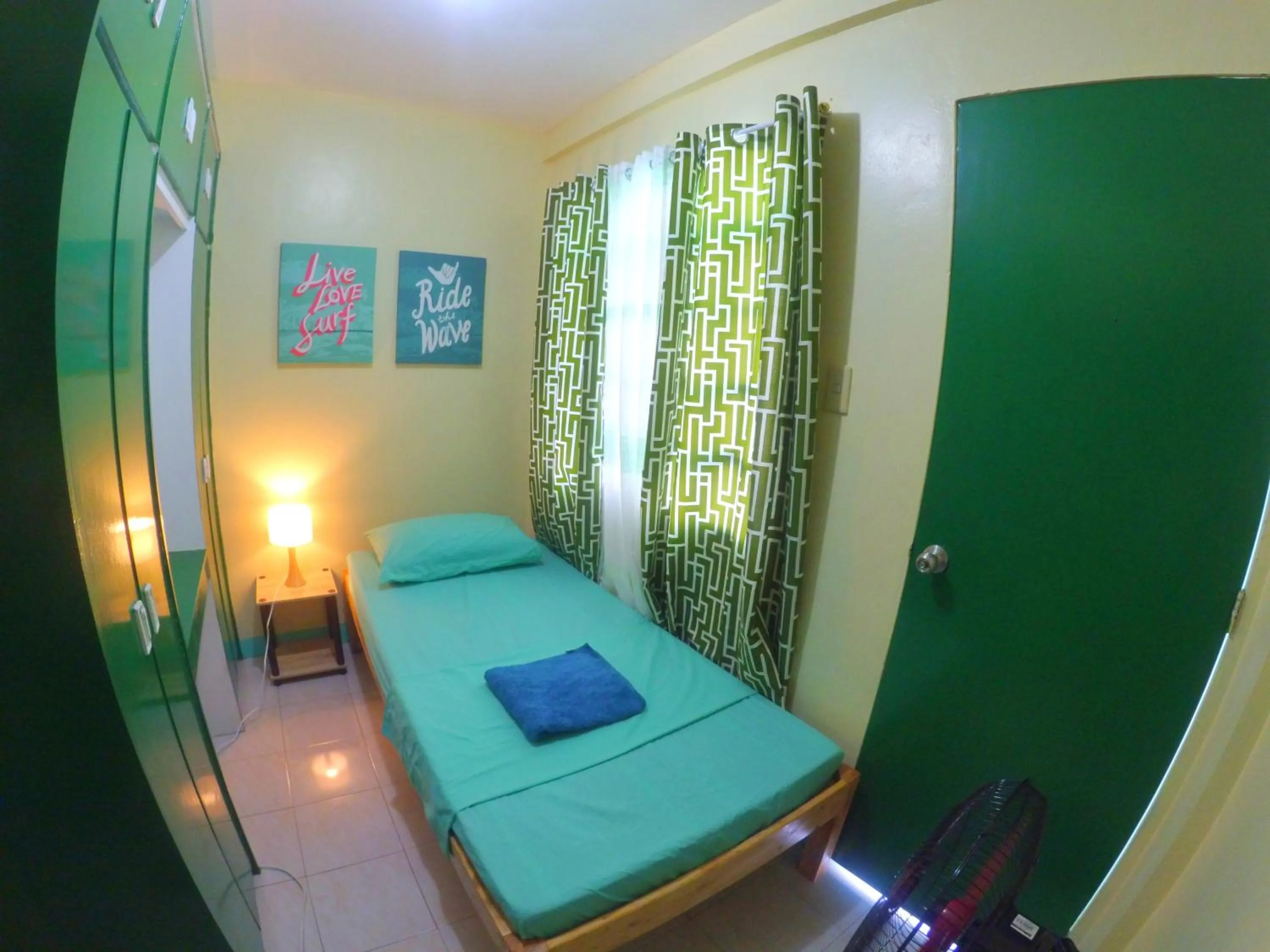 Bed in Backpackers Homestay - NomadsMNL