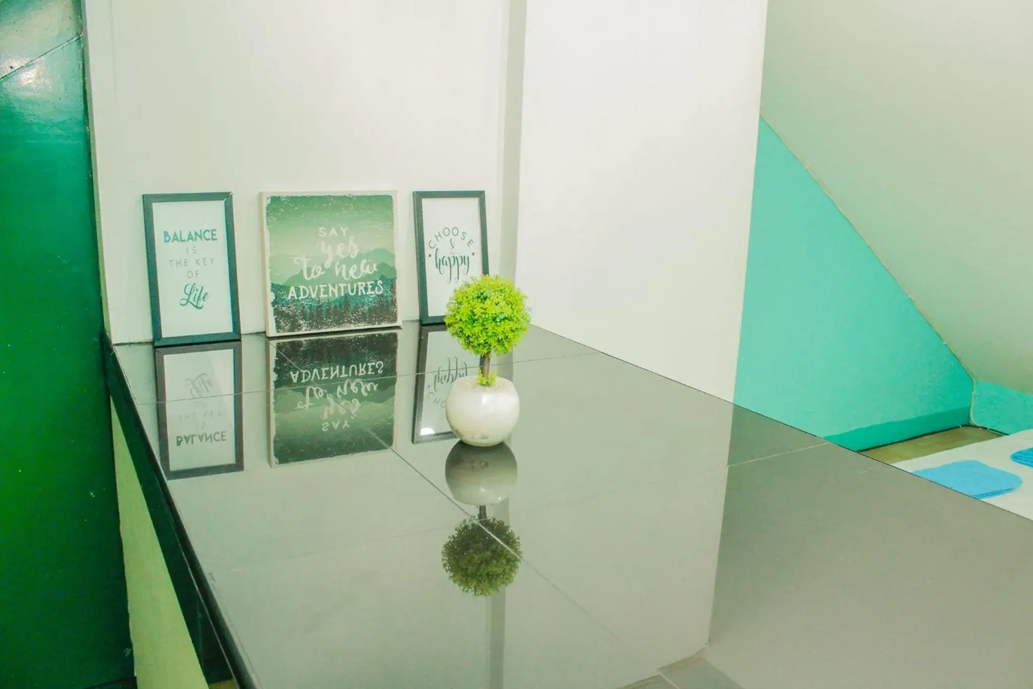 Budget Double Room in Nomads MNL Backpackers Homestay - near Airport Budget Double Room in Nomads MNL Backpackers Homestay - near Airport