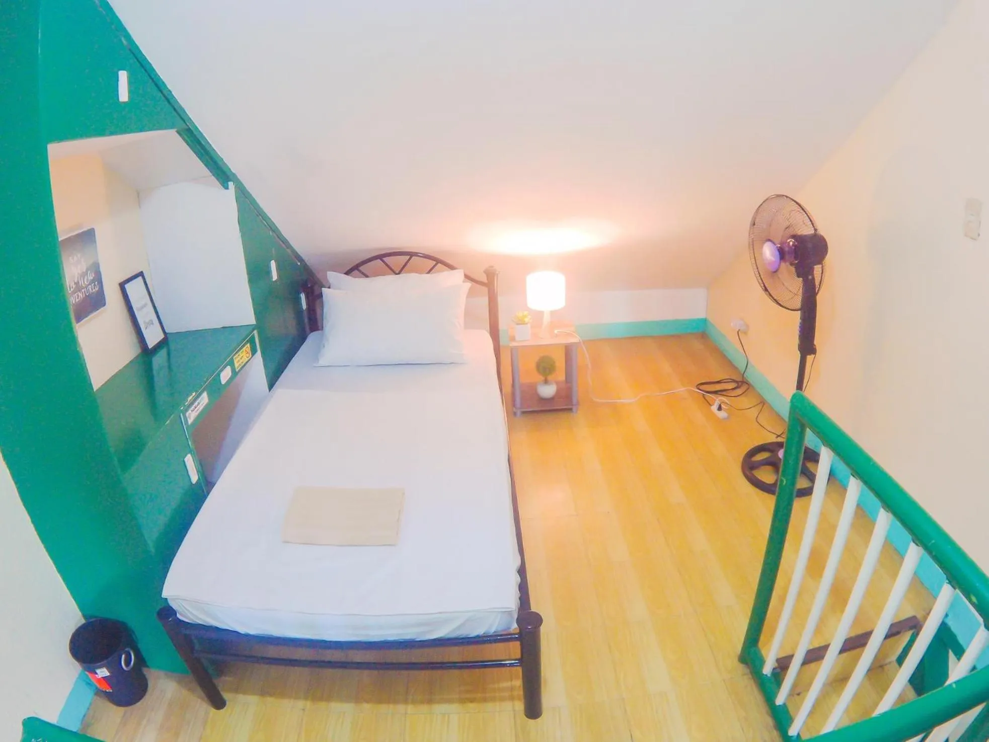 Bed in Backpackers Homestay - NomadsMNL