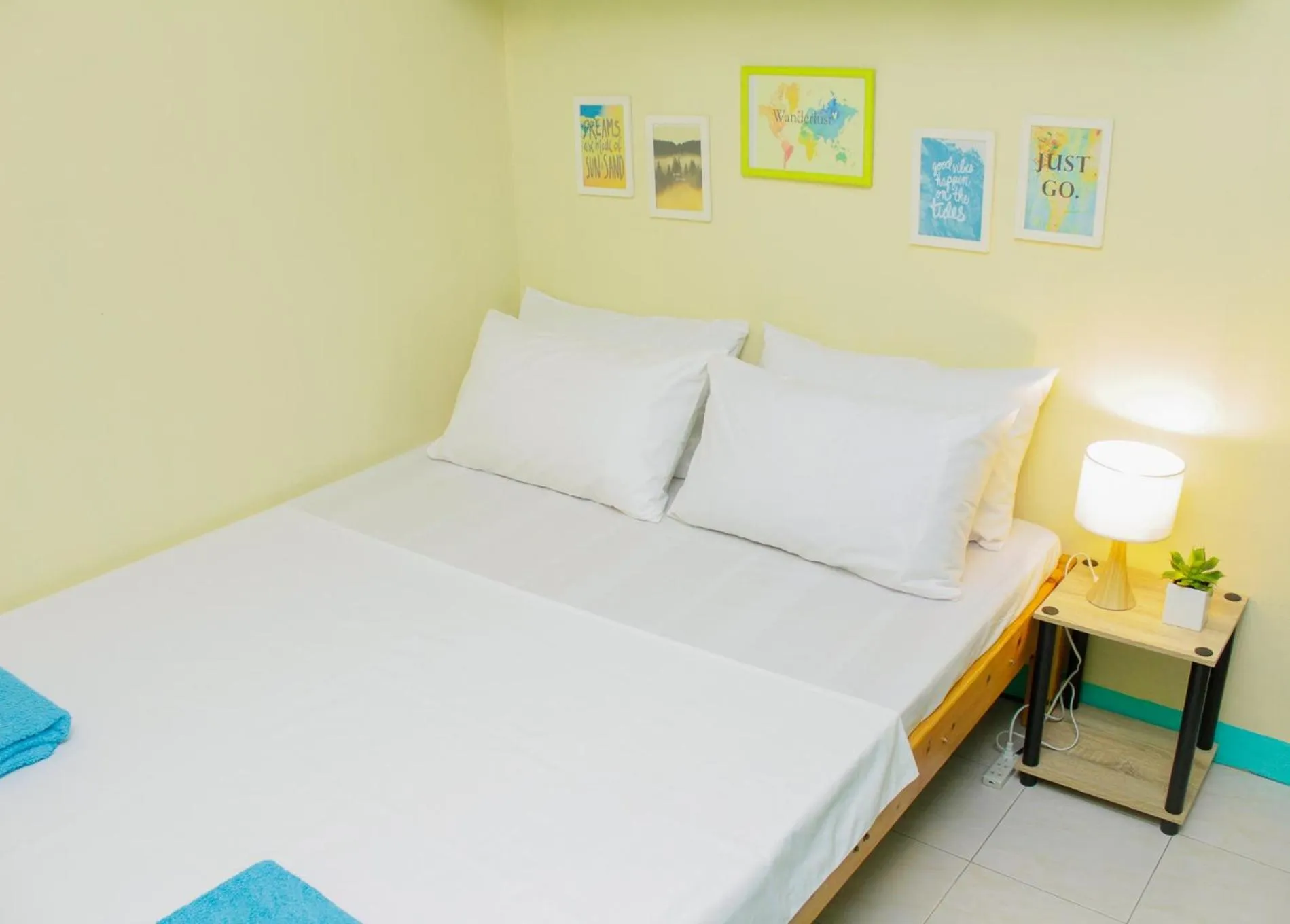 Bed in Backpackers Homestay - NomadsMNL