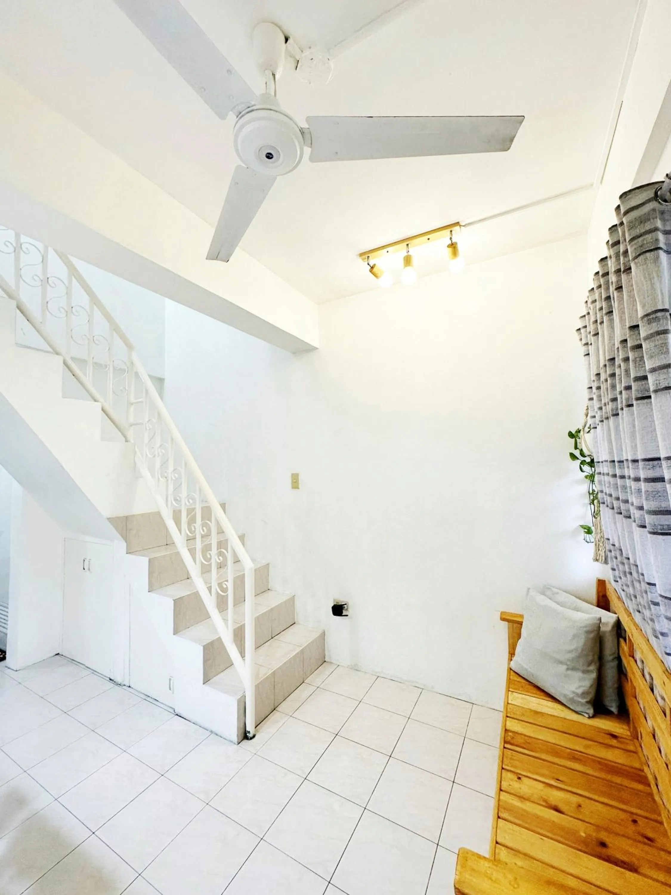 Backpackers Homestay - NomadsMNL