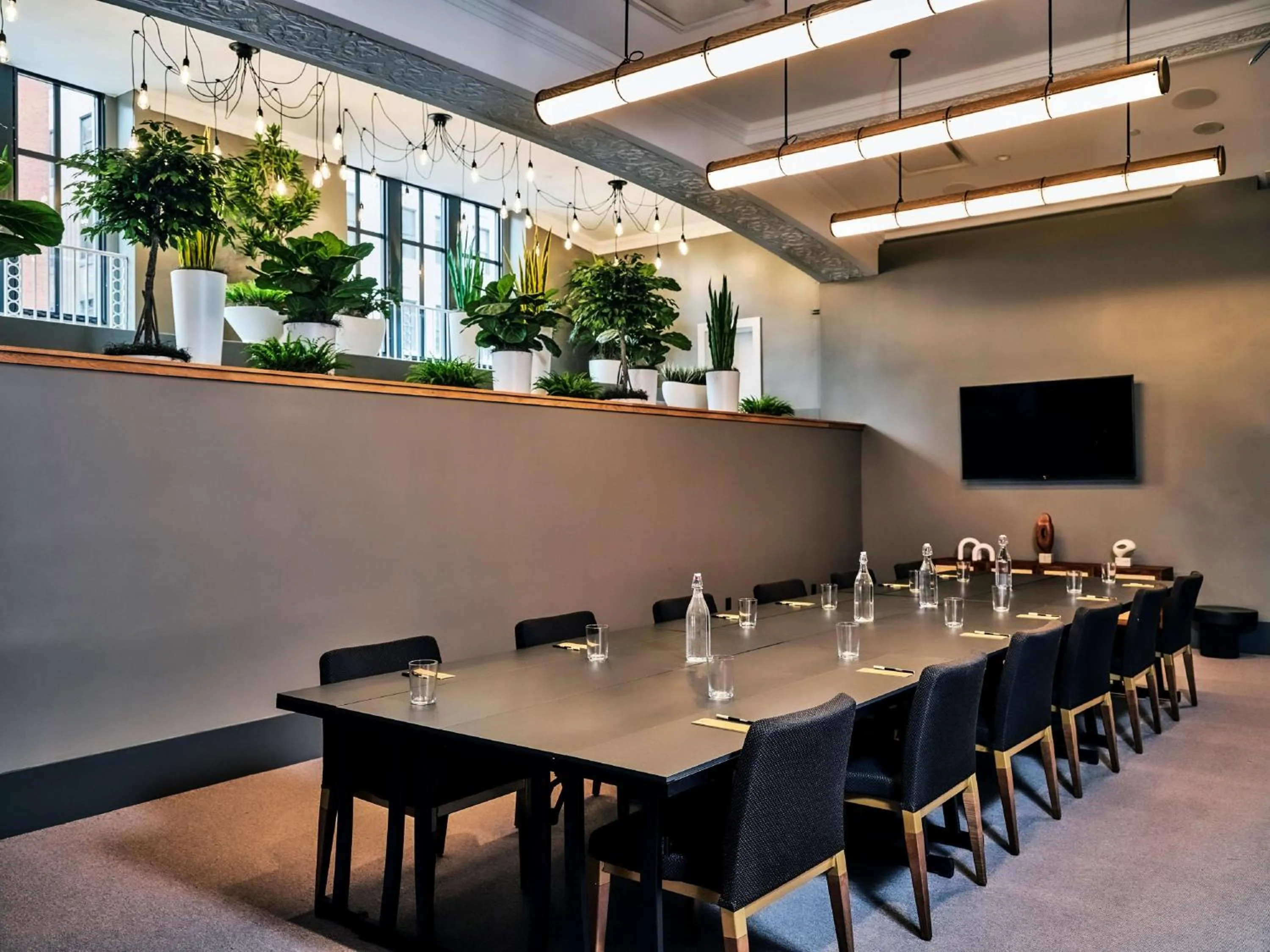 Meeting/conference room in Joinery Hotel Pittsburgh, Curio Collection by Hilton