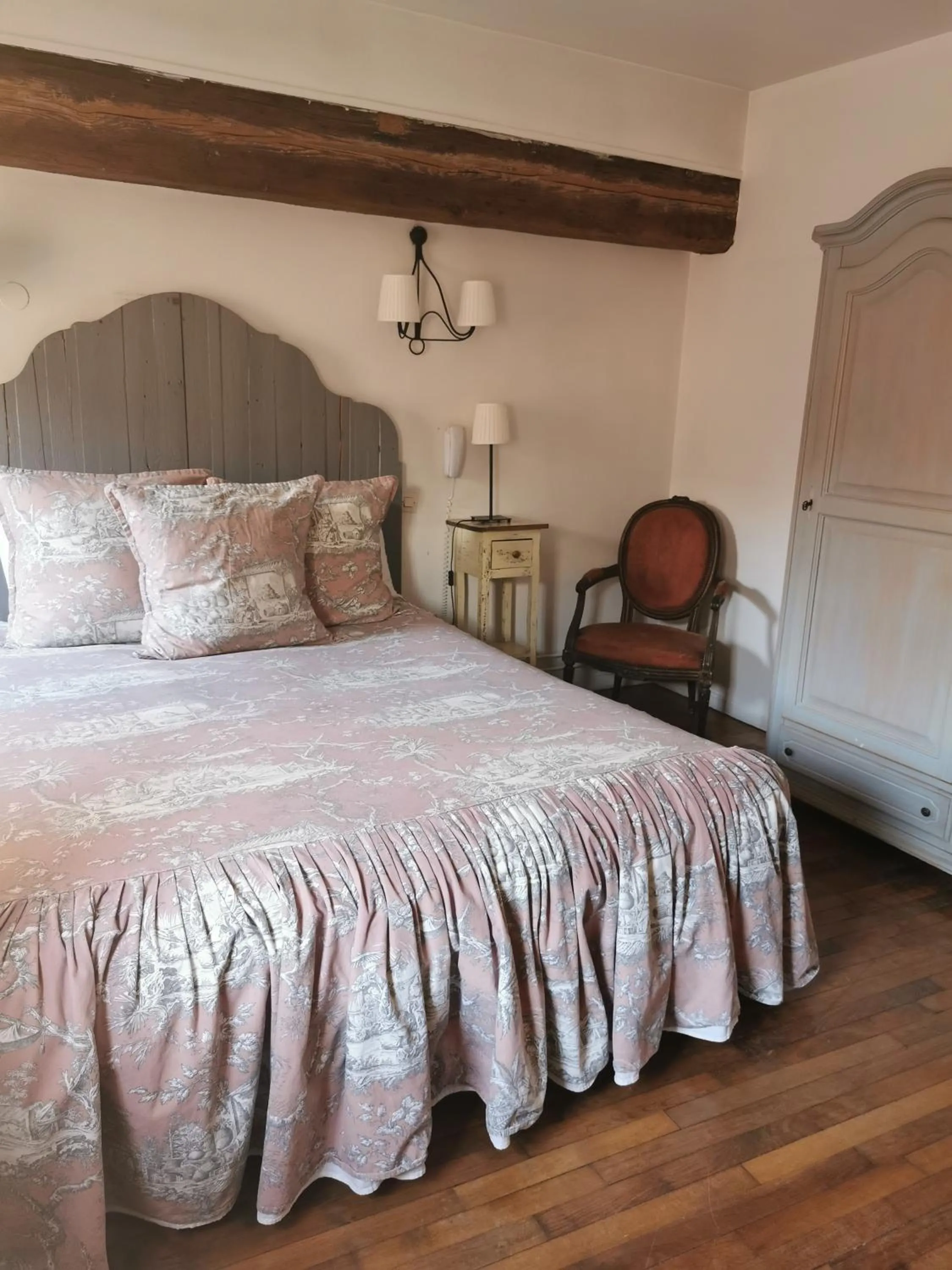 Property building, Bed in Hôtel de la Cathédrale Metz