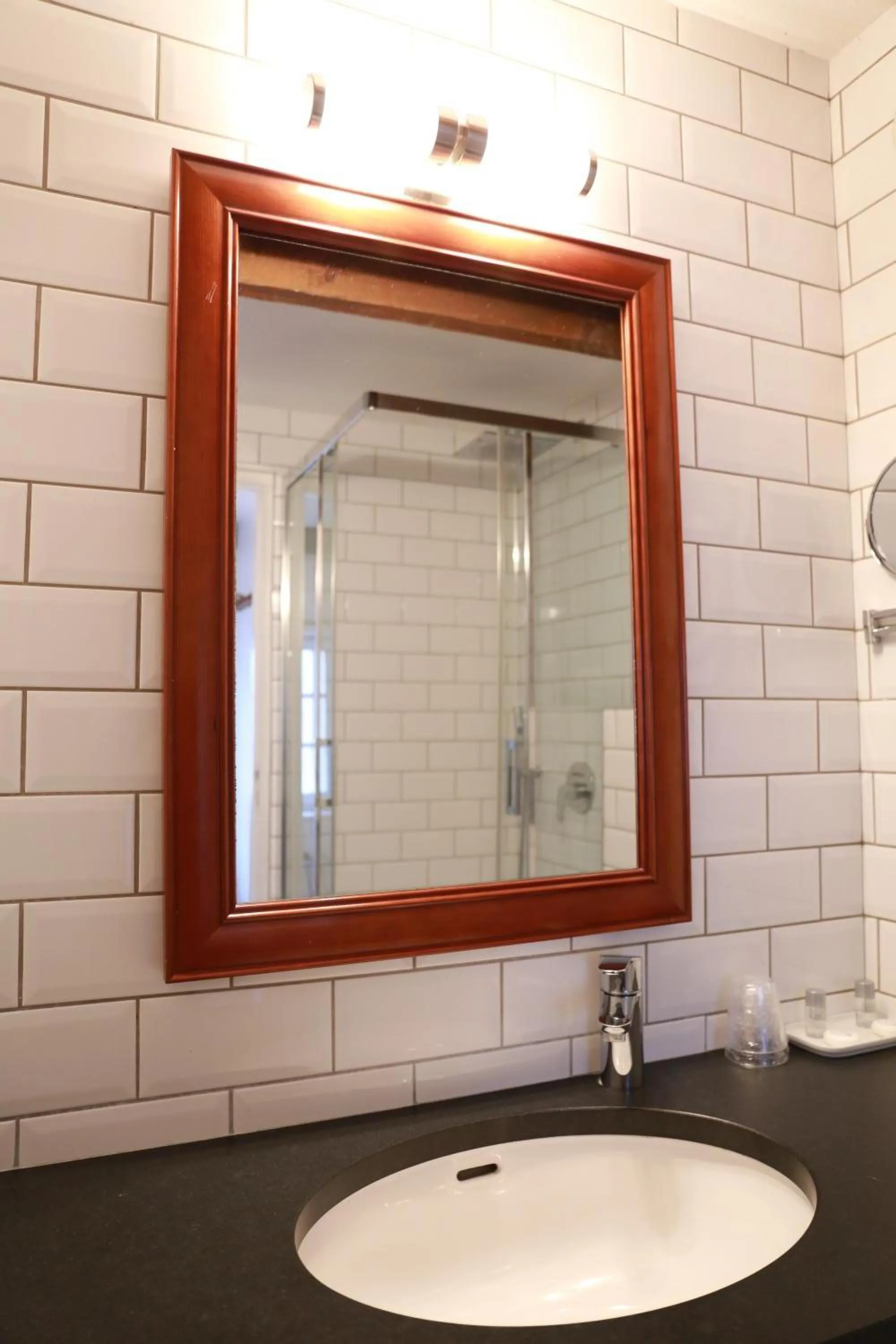Bathroom in Hôtel de la Cathédrale Metz