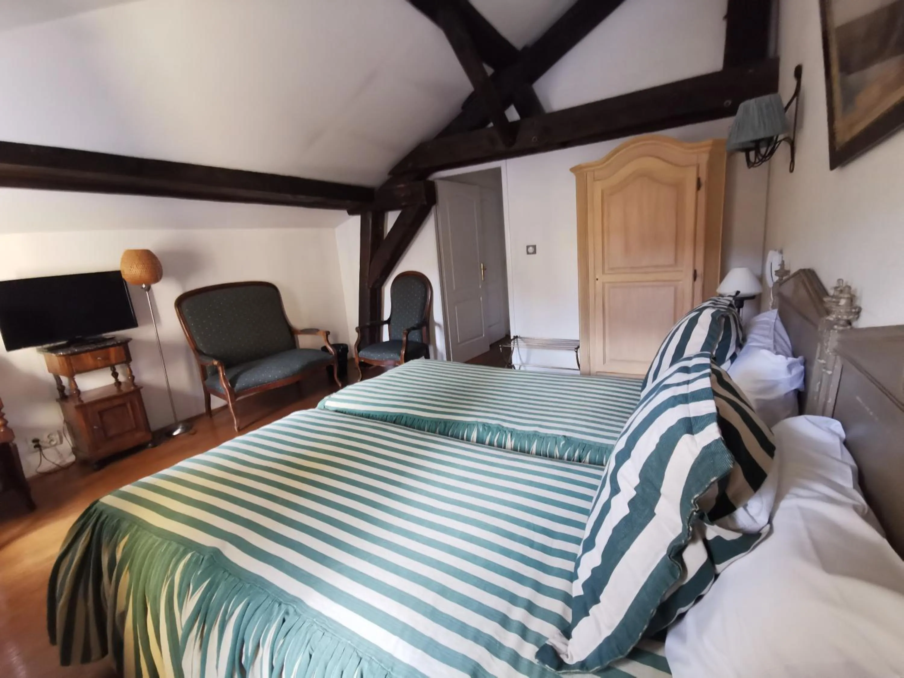 Property building, Bed in Hôtel de la Cathédrale Metz