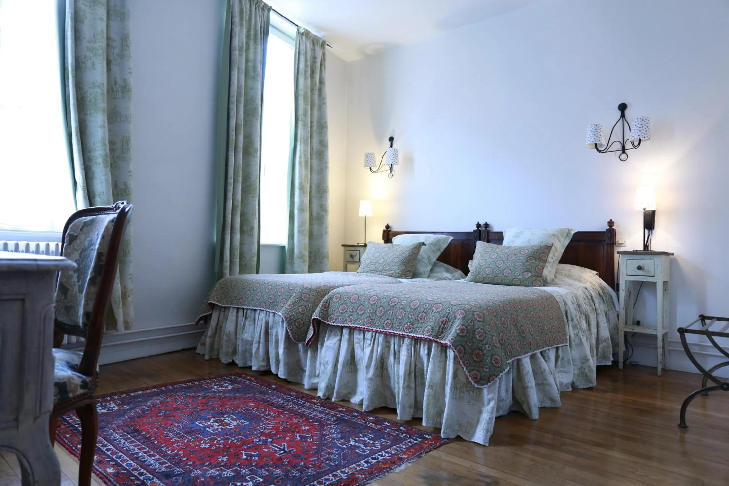Photo of the whole room, Bed in Hôtel de la Cathédrale Metz