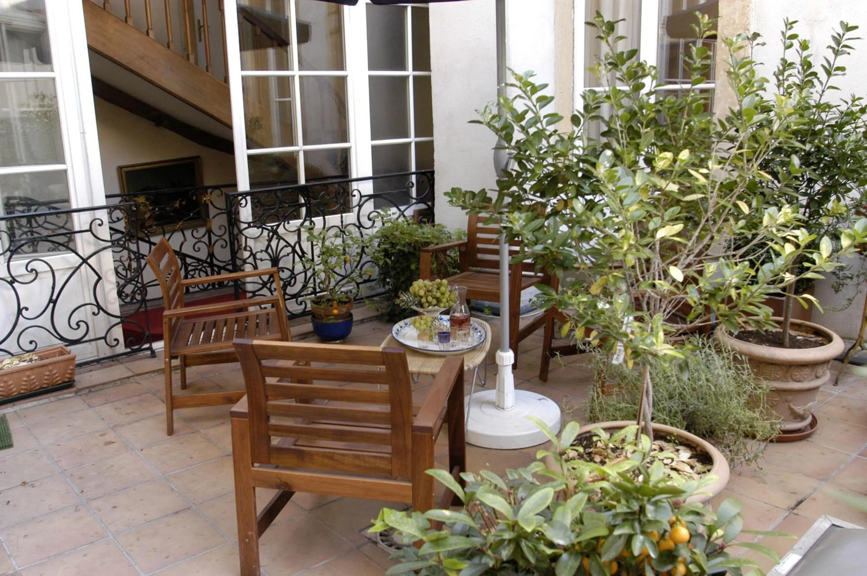 Patio in Hôtel de la Cathédrale Metz