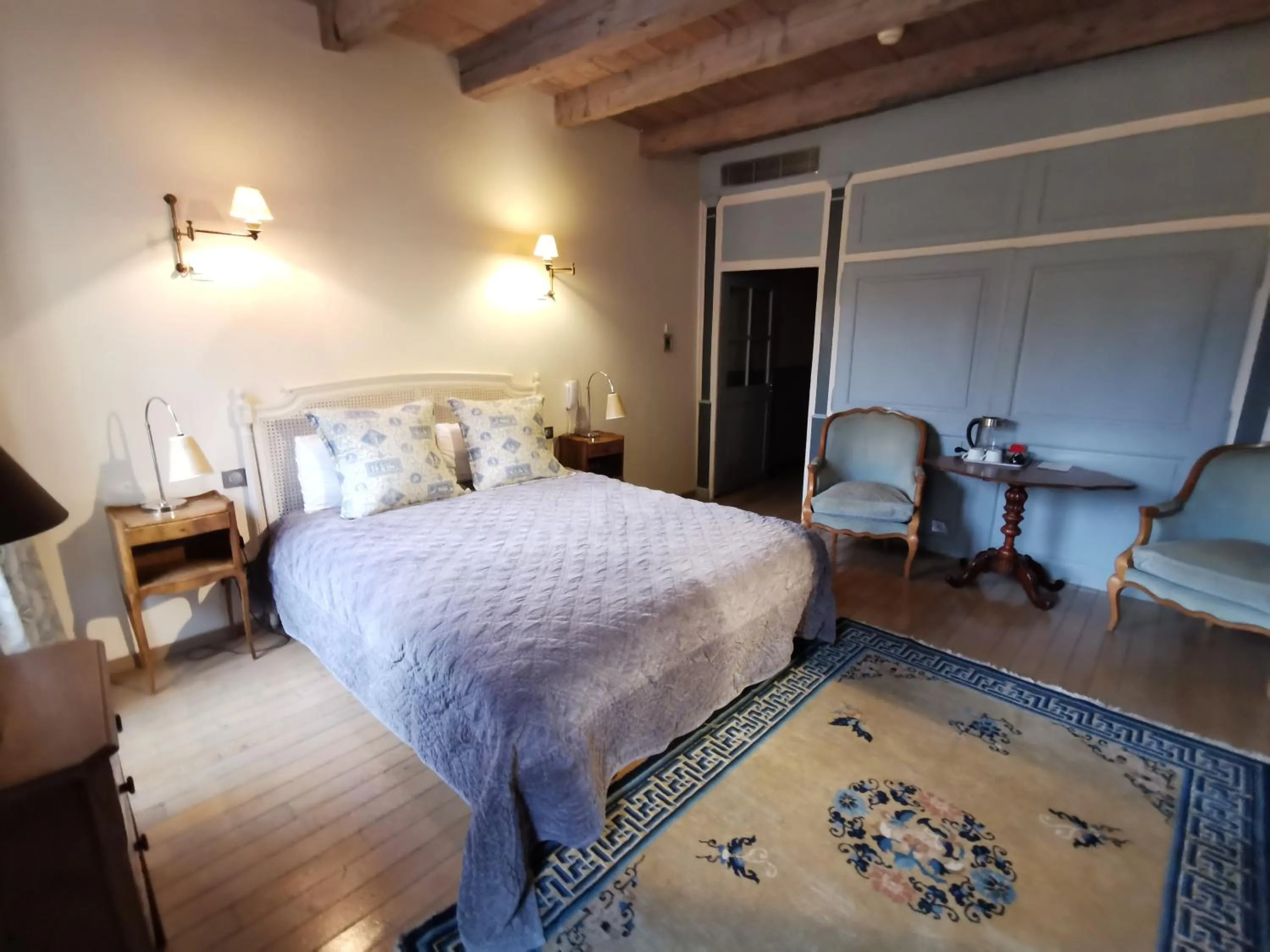 Photo of the whole room, Bed in Hôtel de la Cathédrale Metz