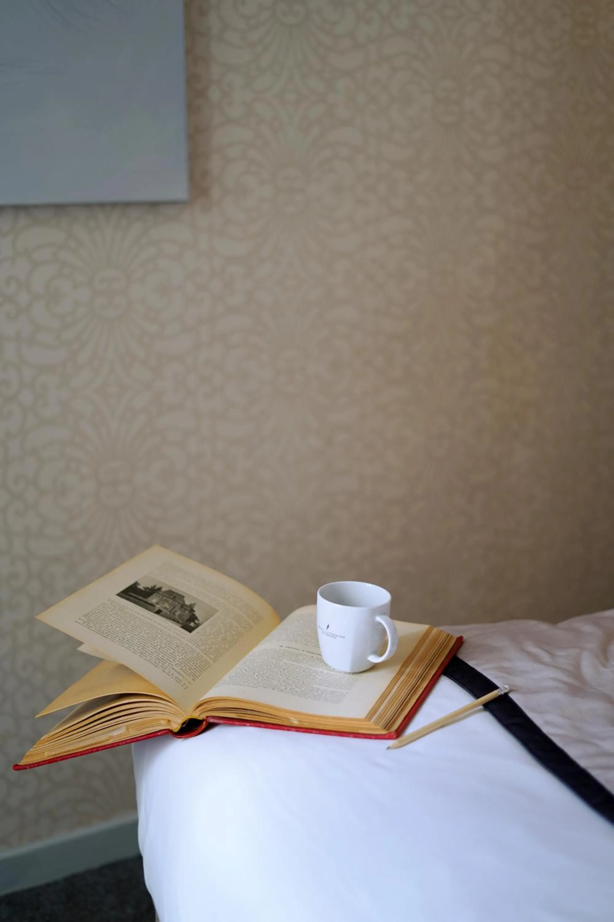 Bedroom, Bed in Hotel Litteraire Le Swann, BW Premier Collection