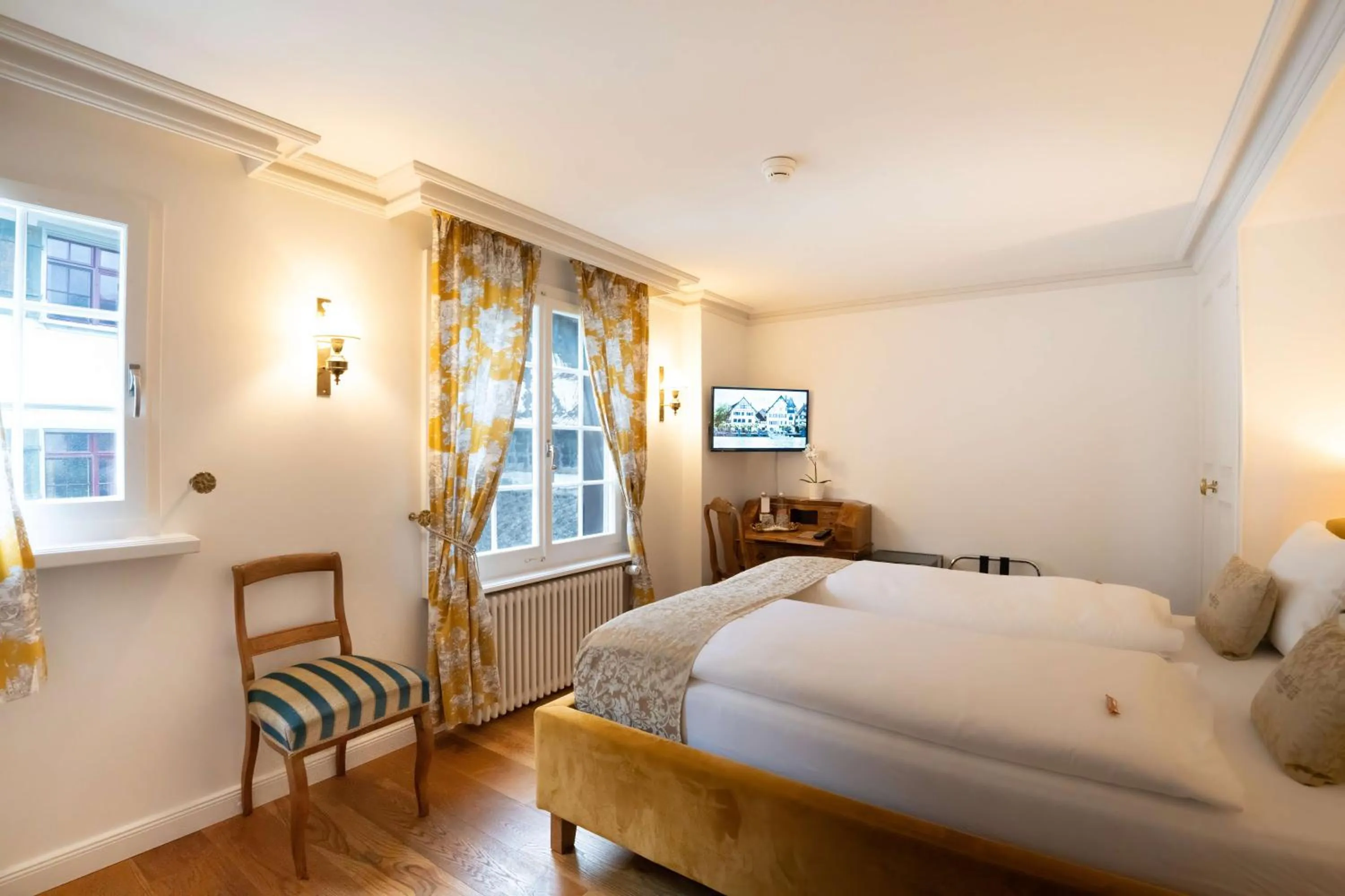 Photo of the whole room, Bed in Hotel Porto Sofie Gottlieben