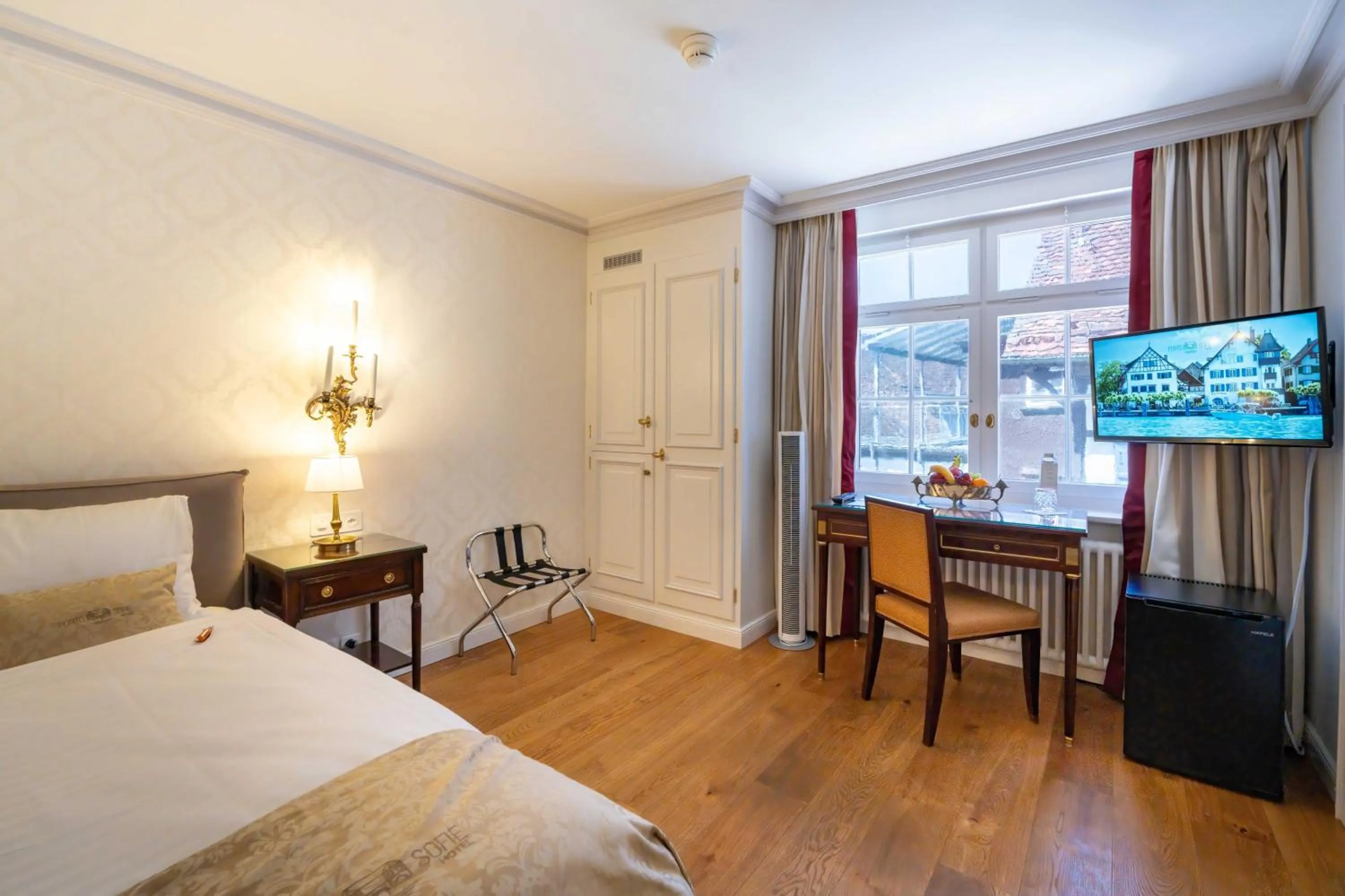 Bed in Hotel Porto Sofie Gottlieben