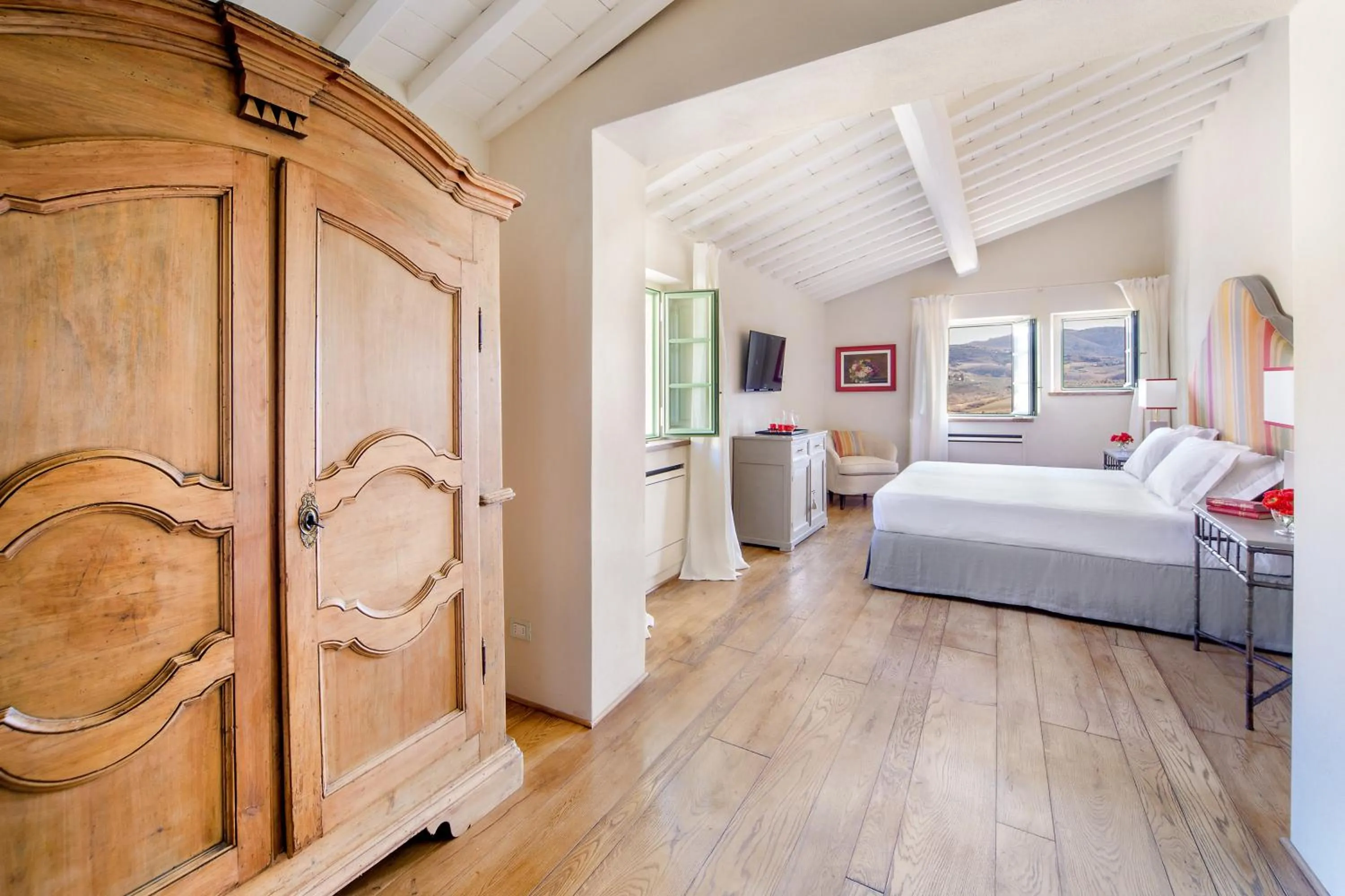 Photo of the whole room, Bed in Borgo Del Cabreo