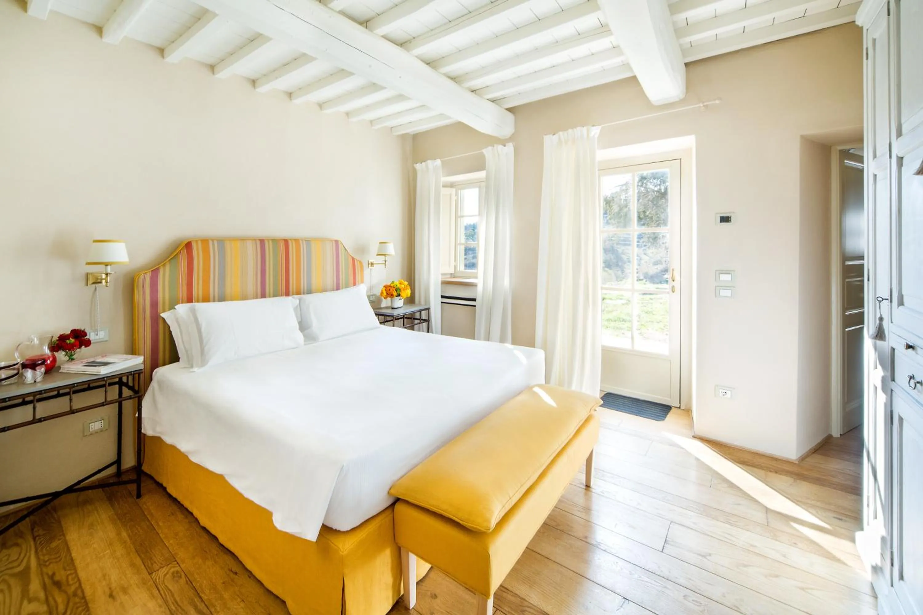 Photo of the whole room, Bed in Borgo Del Cabreo