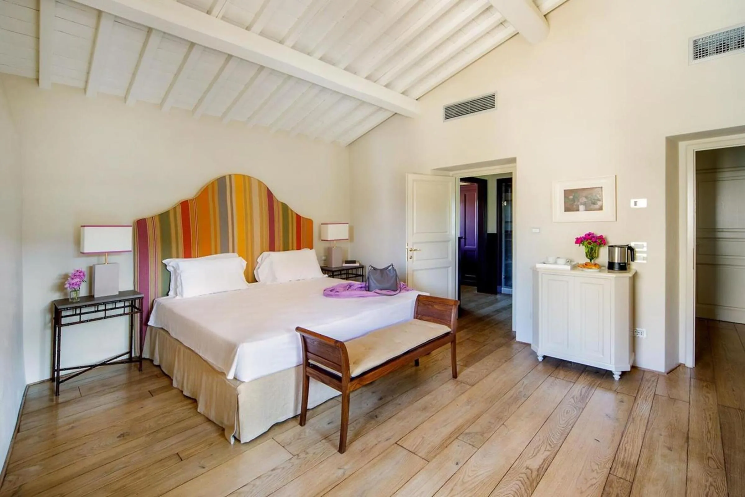 Photo of the whole room, Bed in Borgo Del Cabreo