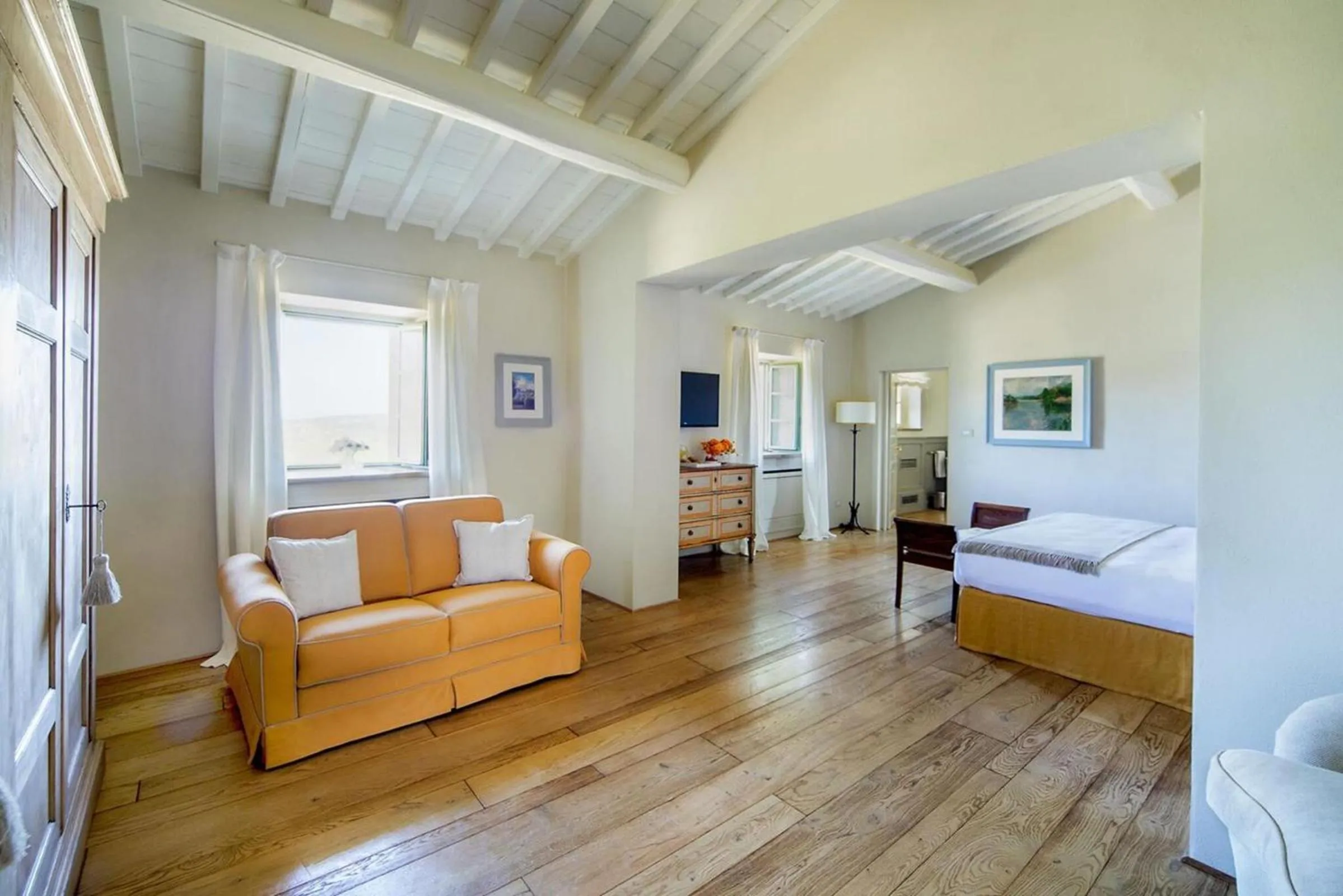 Bedroom, Bed in Borgo Del Cabreo