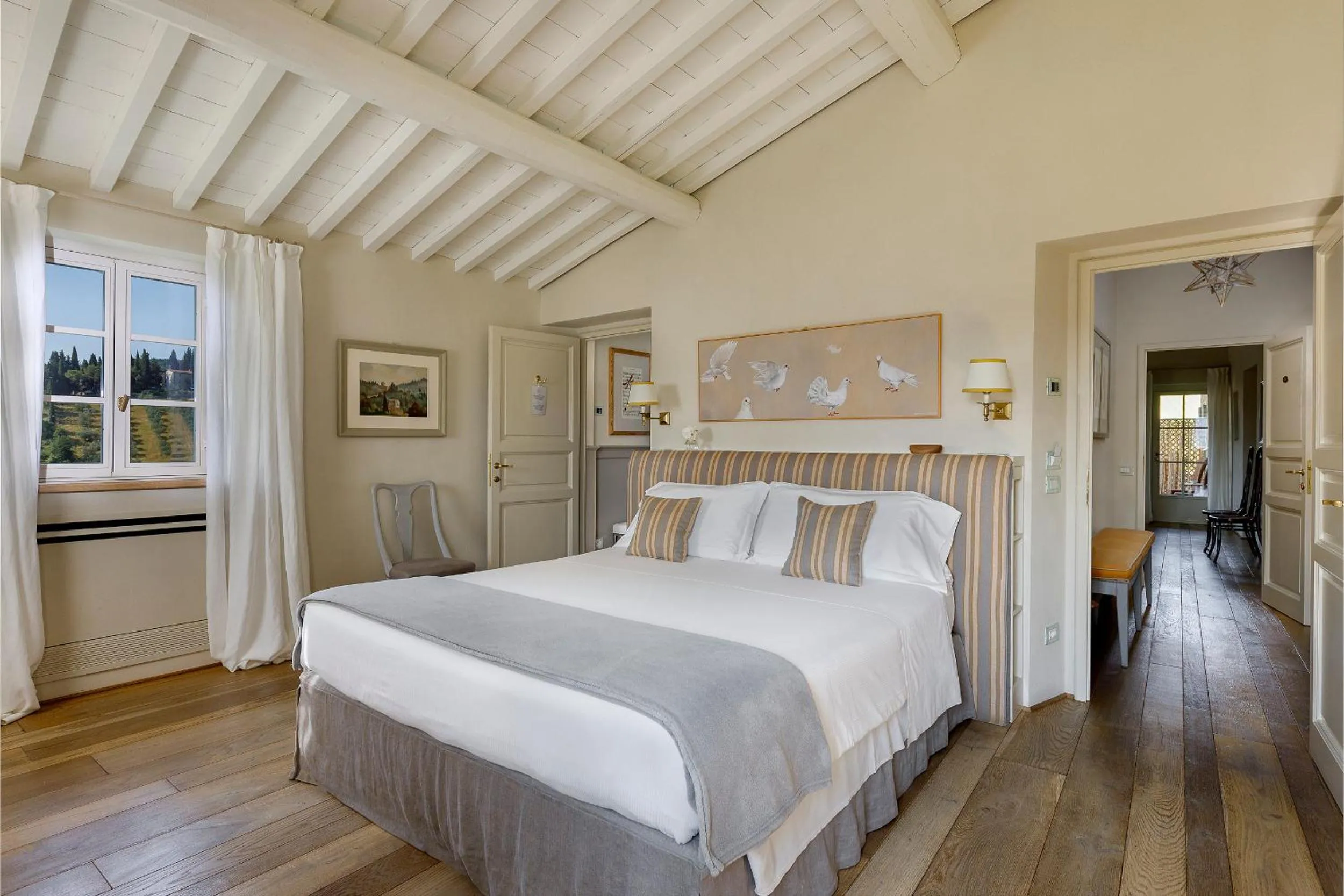 Photo of the whole room, Bed in Borgo Del Cabreo