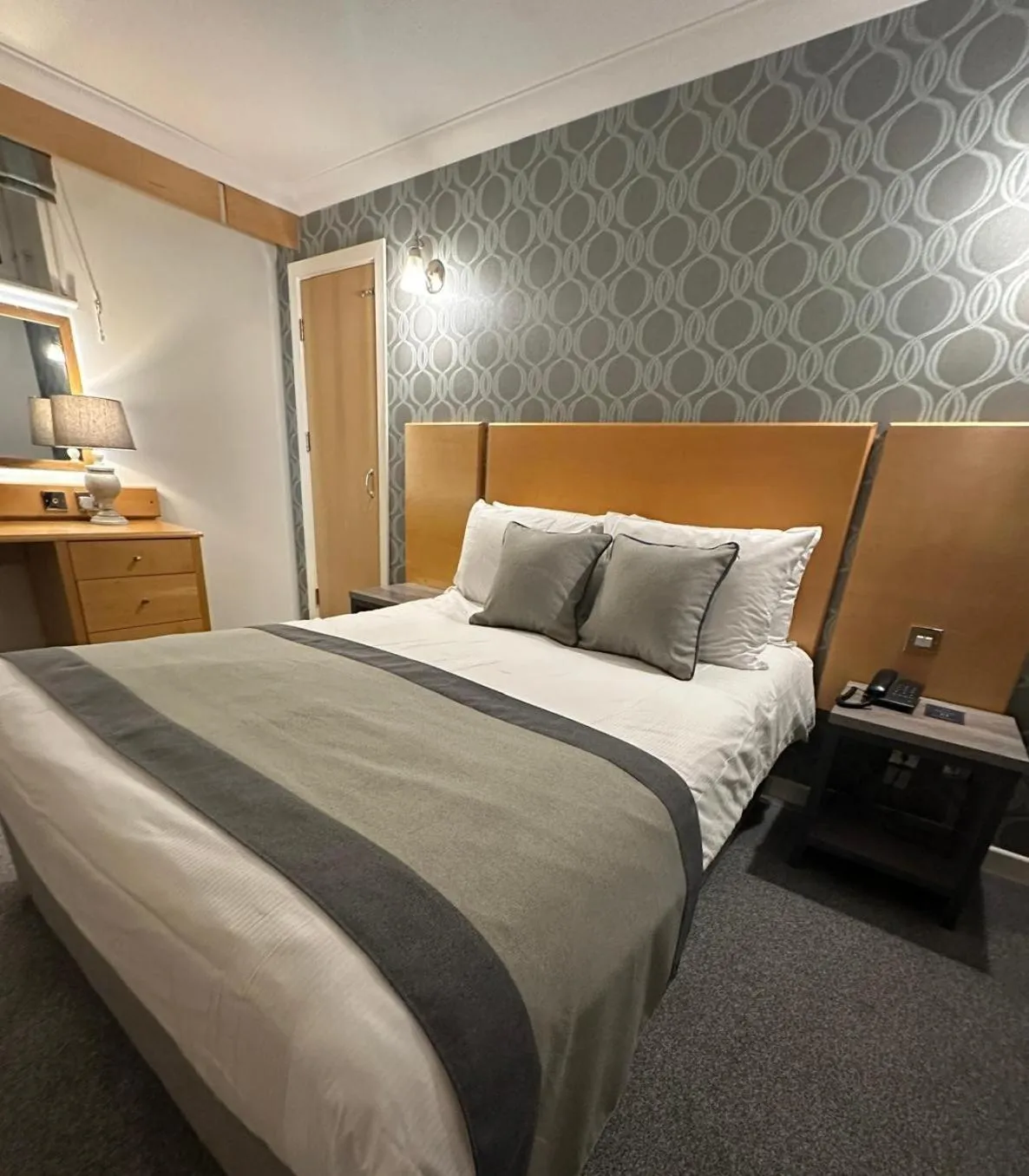 Bedroom, Bed in Stradey Park Hotel