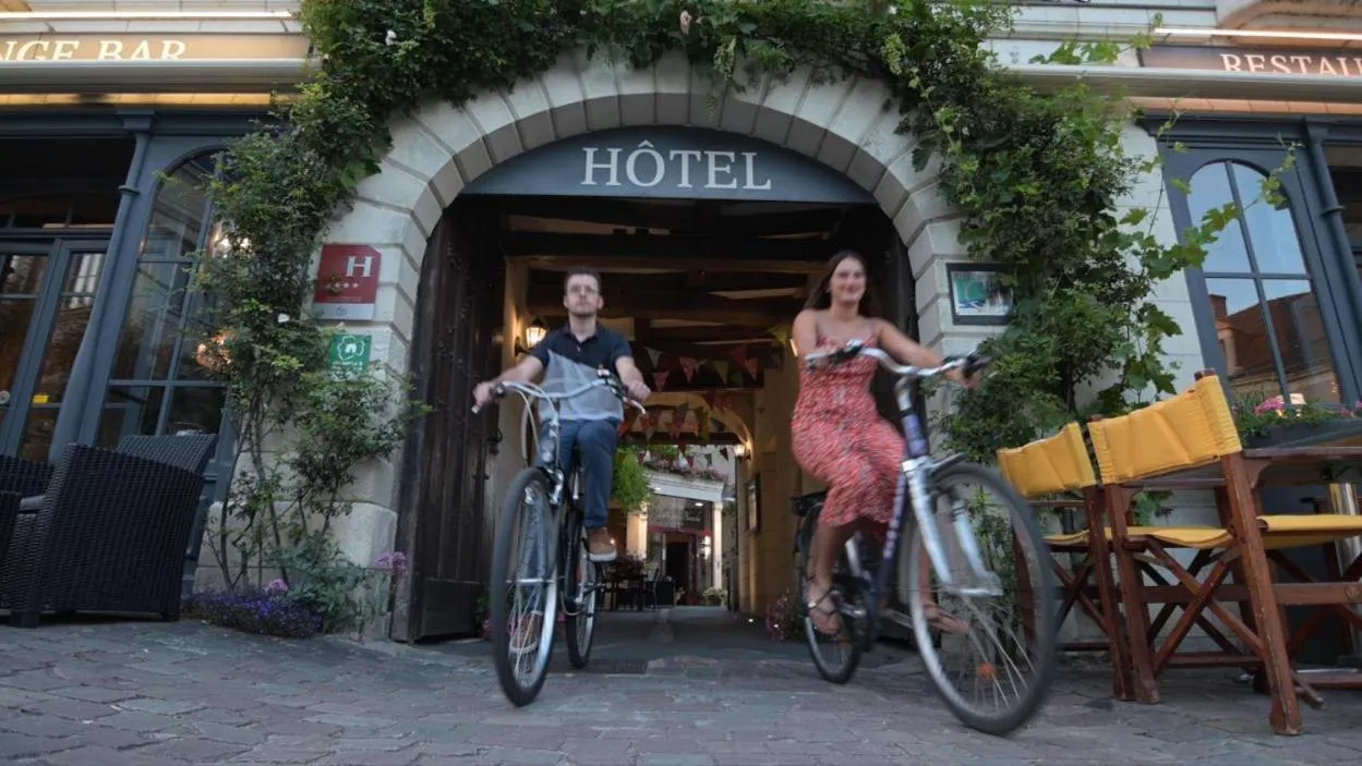 Day in Logis Hotel La Croix Blanche Fontevraud