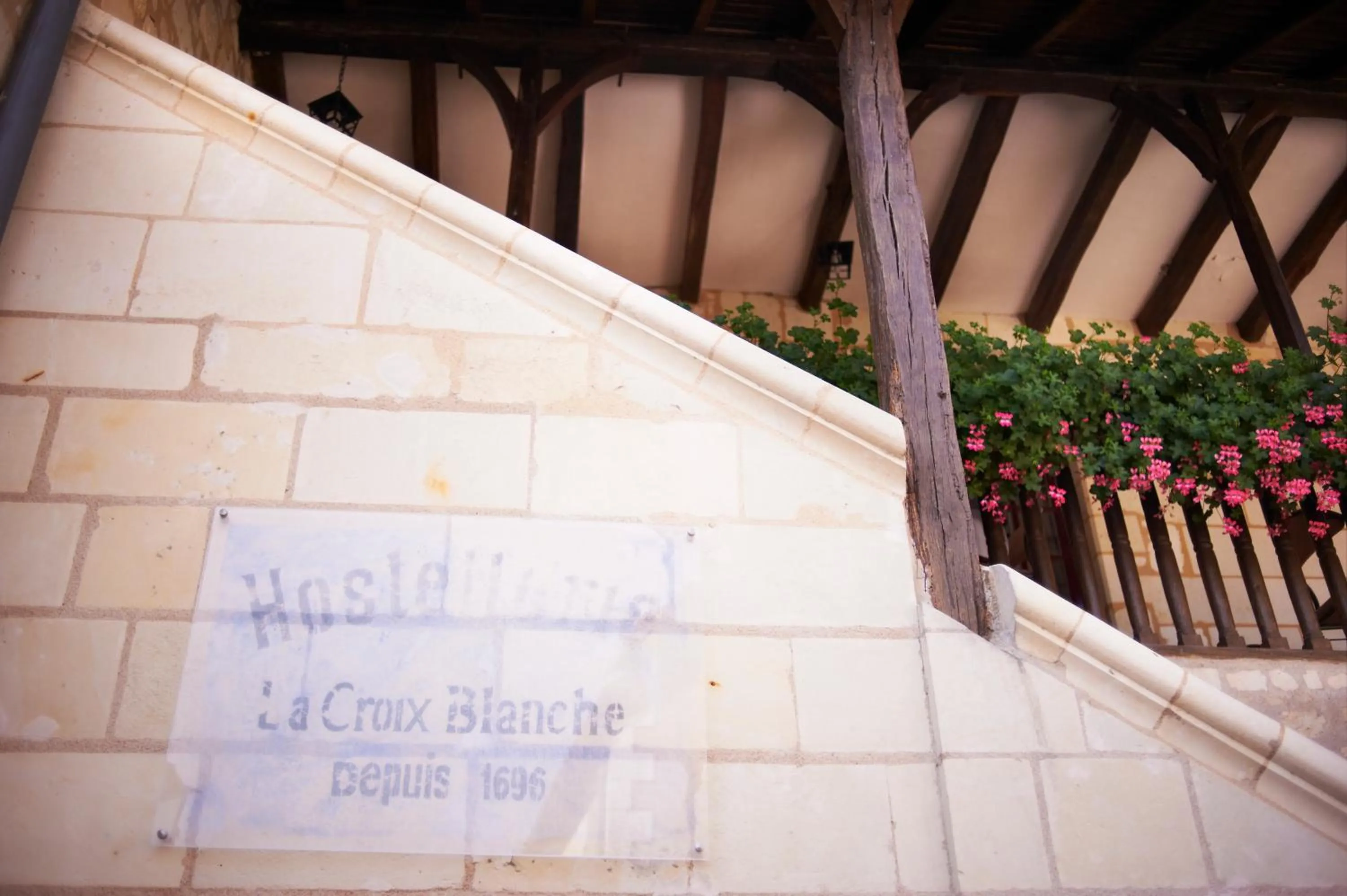 Facade/entrance in Logis Hotel La Croix Blanche Fontevraud