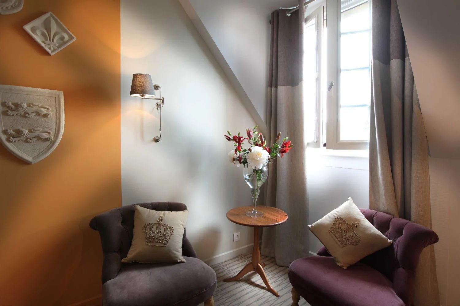 Living room in Logis Hotel La Croix Blanche Fontevraud