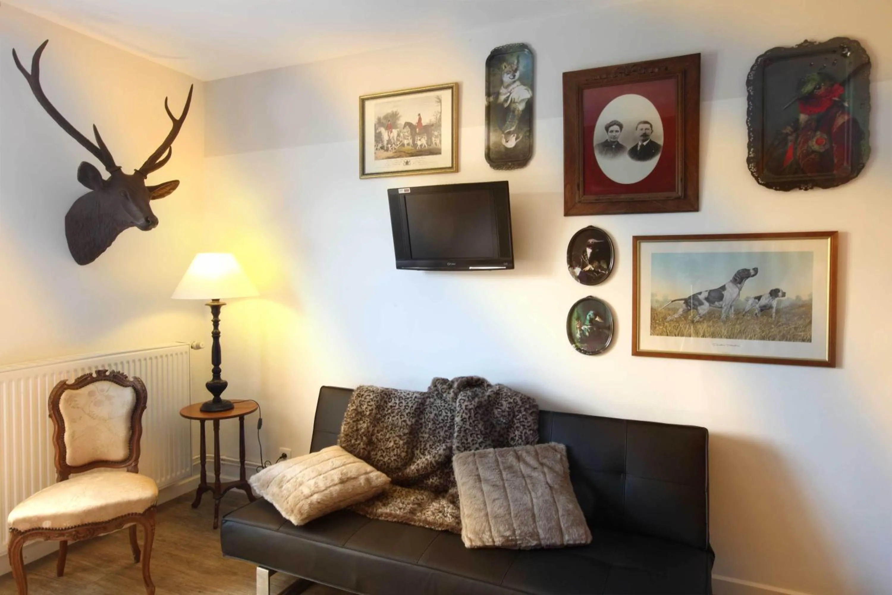 Living room in Logis Hotel La Croix Blanche Fontevraud