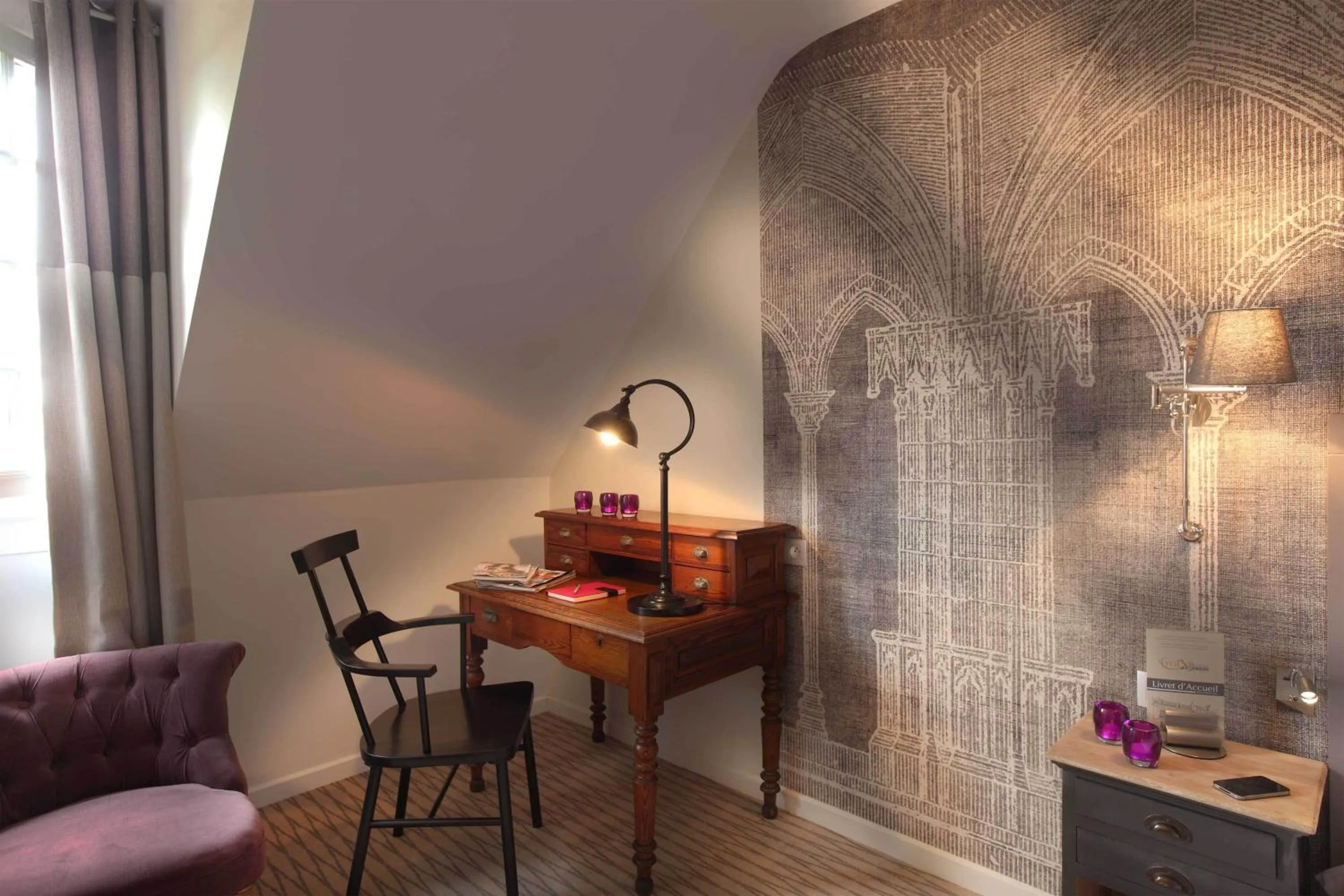 Seating area in Logis Hotel La Croix Blanche Fontevraud