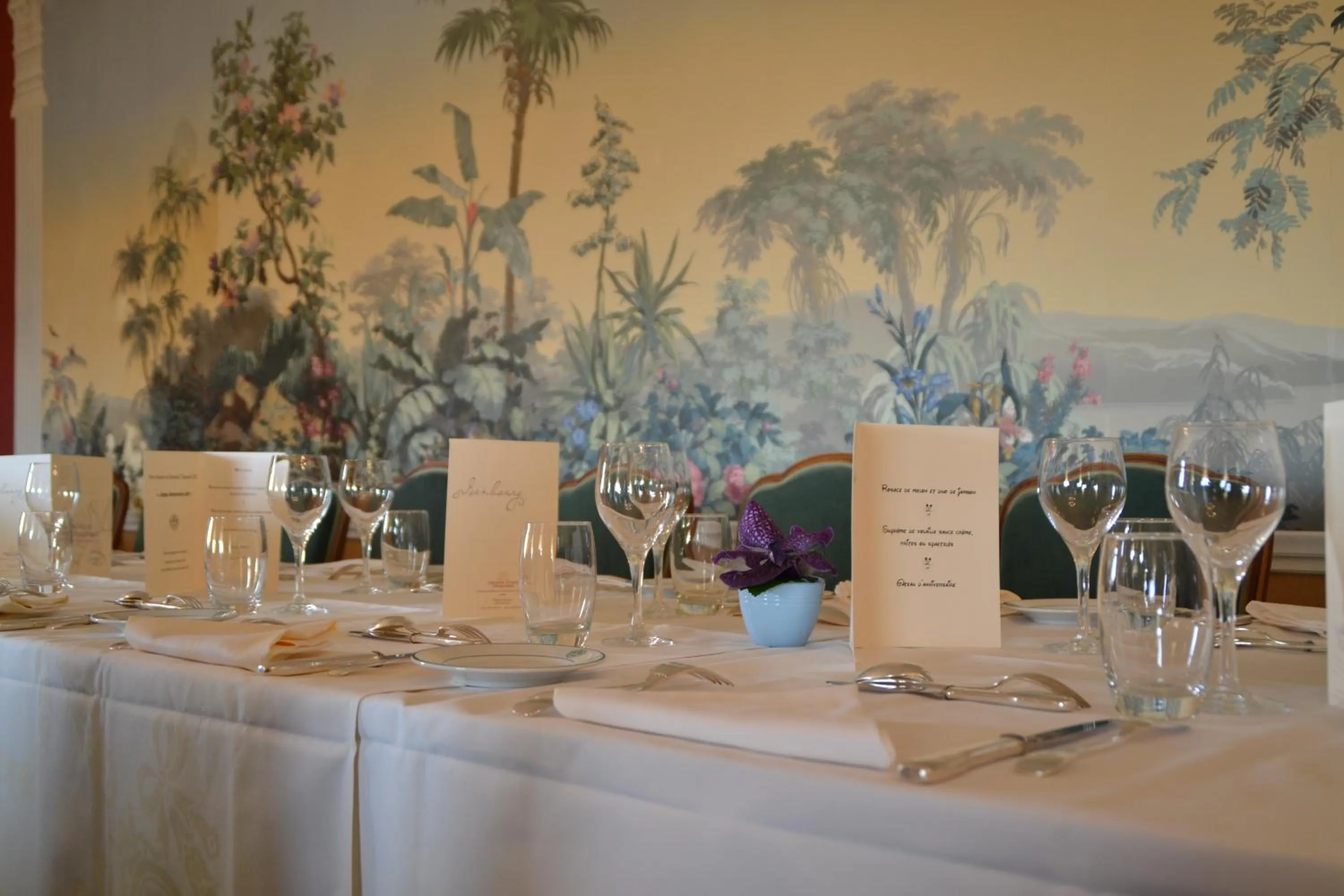 Restaurant/places to eat in Château d'Isenbourg & SPA