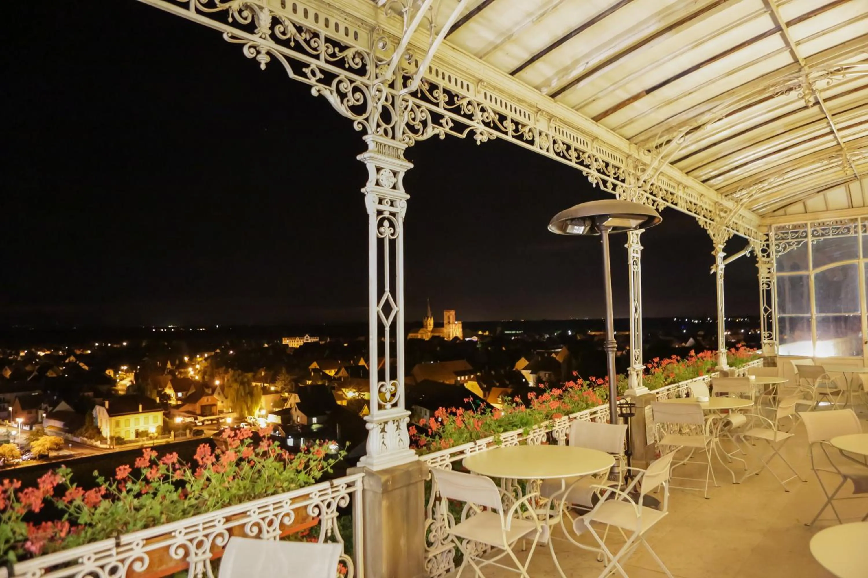 Lounge or bar in Château d'Isenbourg & SPA
