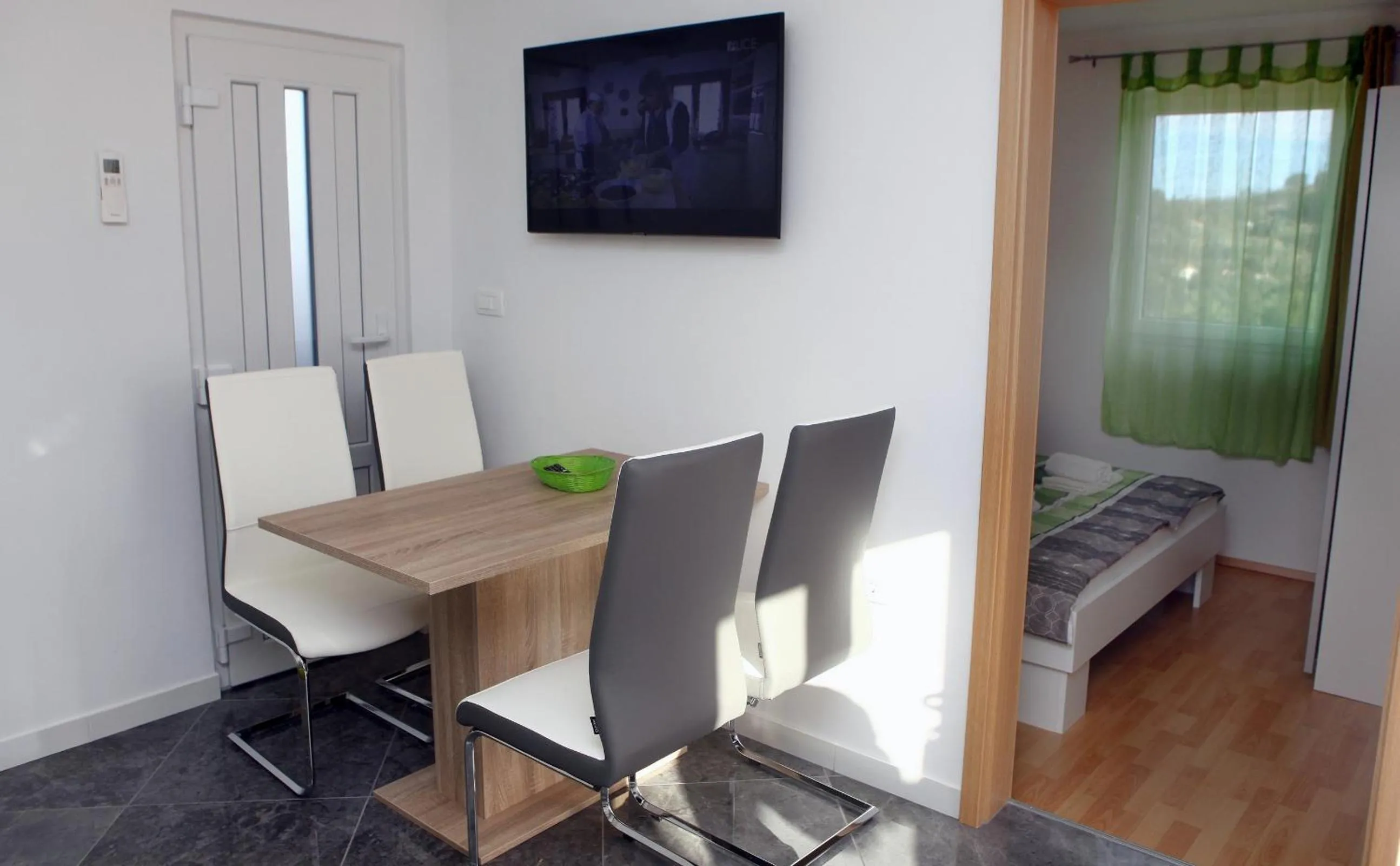 TV and multimedia in Apartmaji sončne terase - Sunny Terraces Apartments