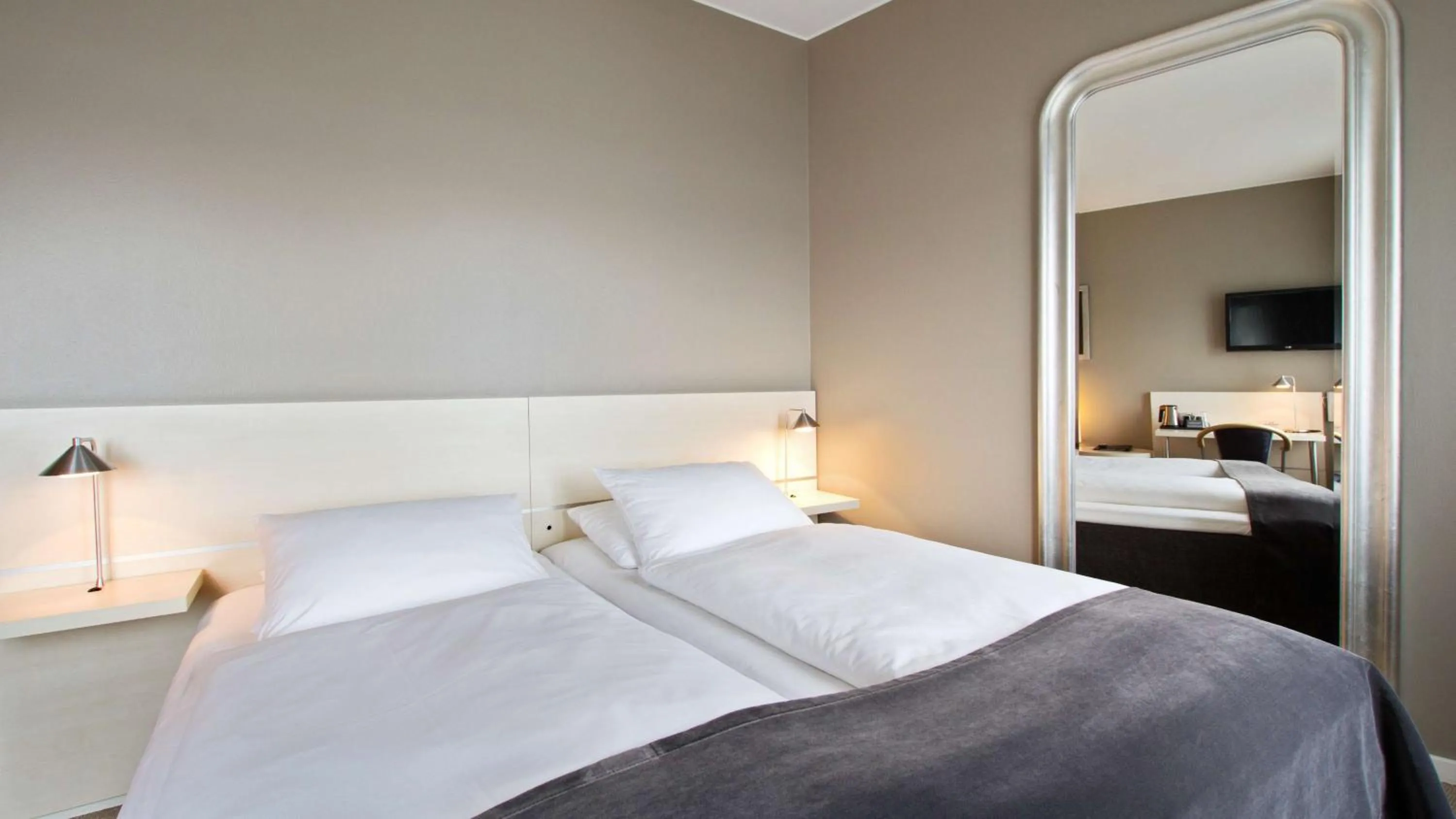 Photo of the whole room, Bed in Hotel Kronjylland