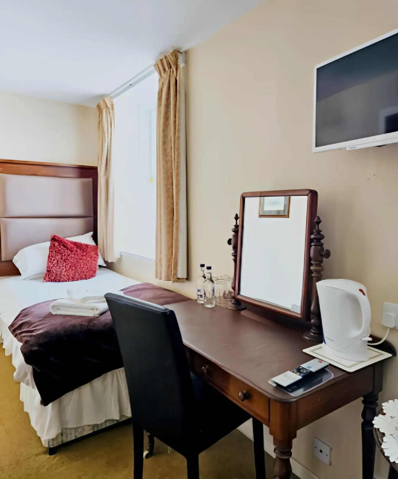 Bed in The Station Hotel