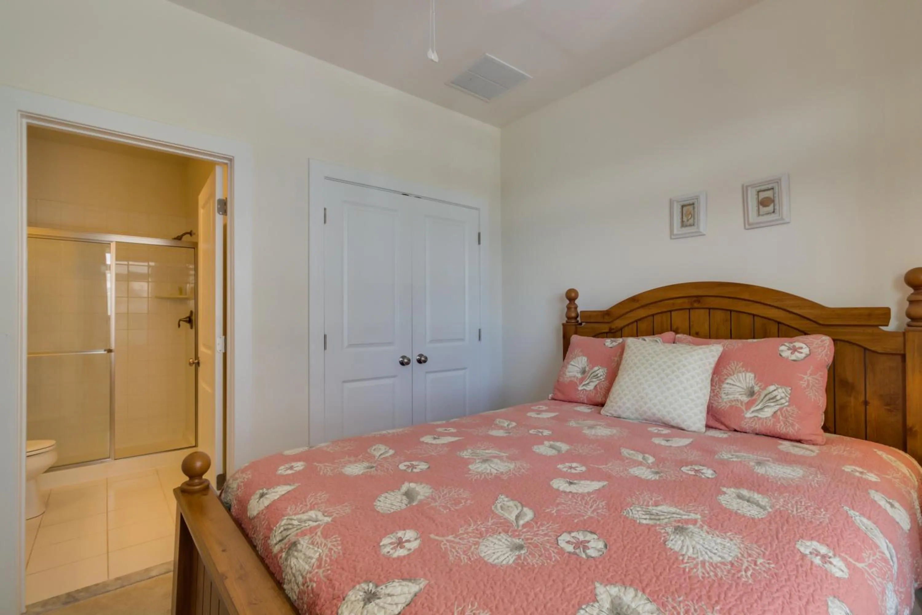 Bed in Broad Marsh Beach House