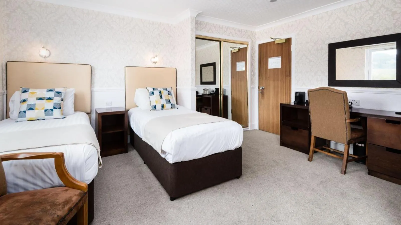 Bedroom, Bed in Scotland's Spa Hotel