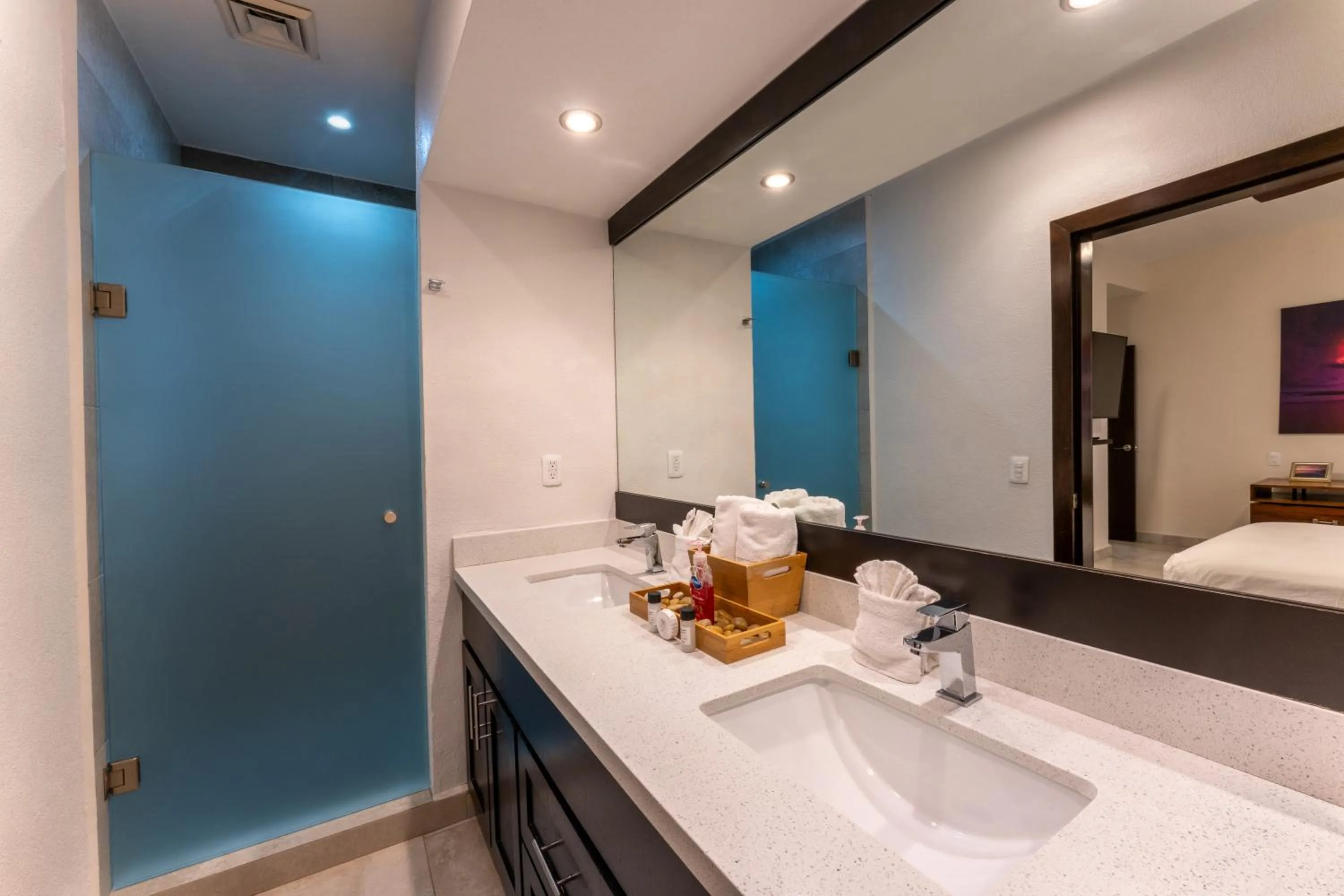 Shower, Bed in Laguna Shores Resort