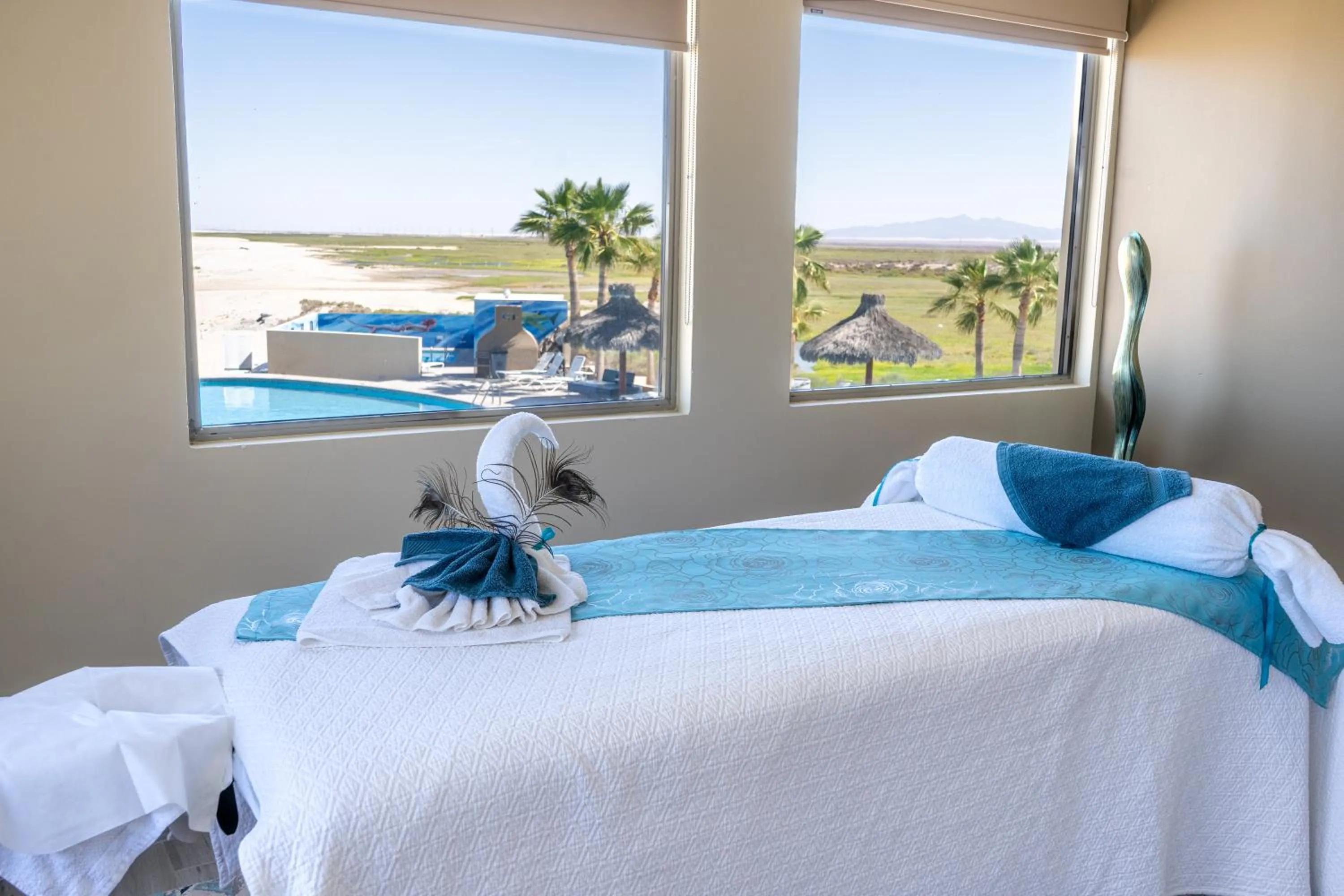 Spa and wellness centre/facilities, Bed in Laguna Shores Resort