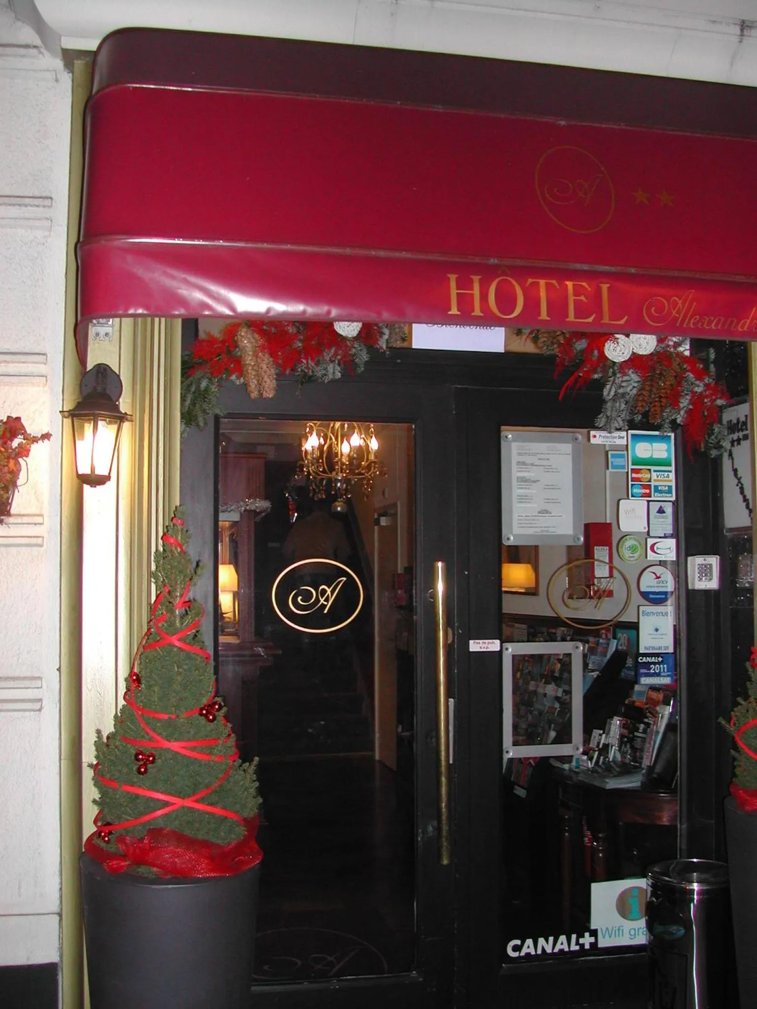 Facade/entrance in Hôtel Alexandra Centre Ville