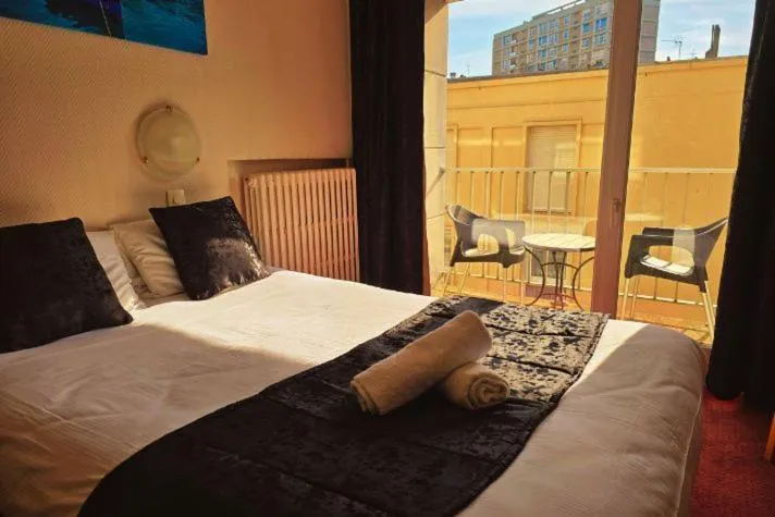 Bed in Hôtel Alexandra Centre Ville