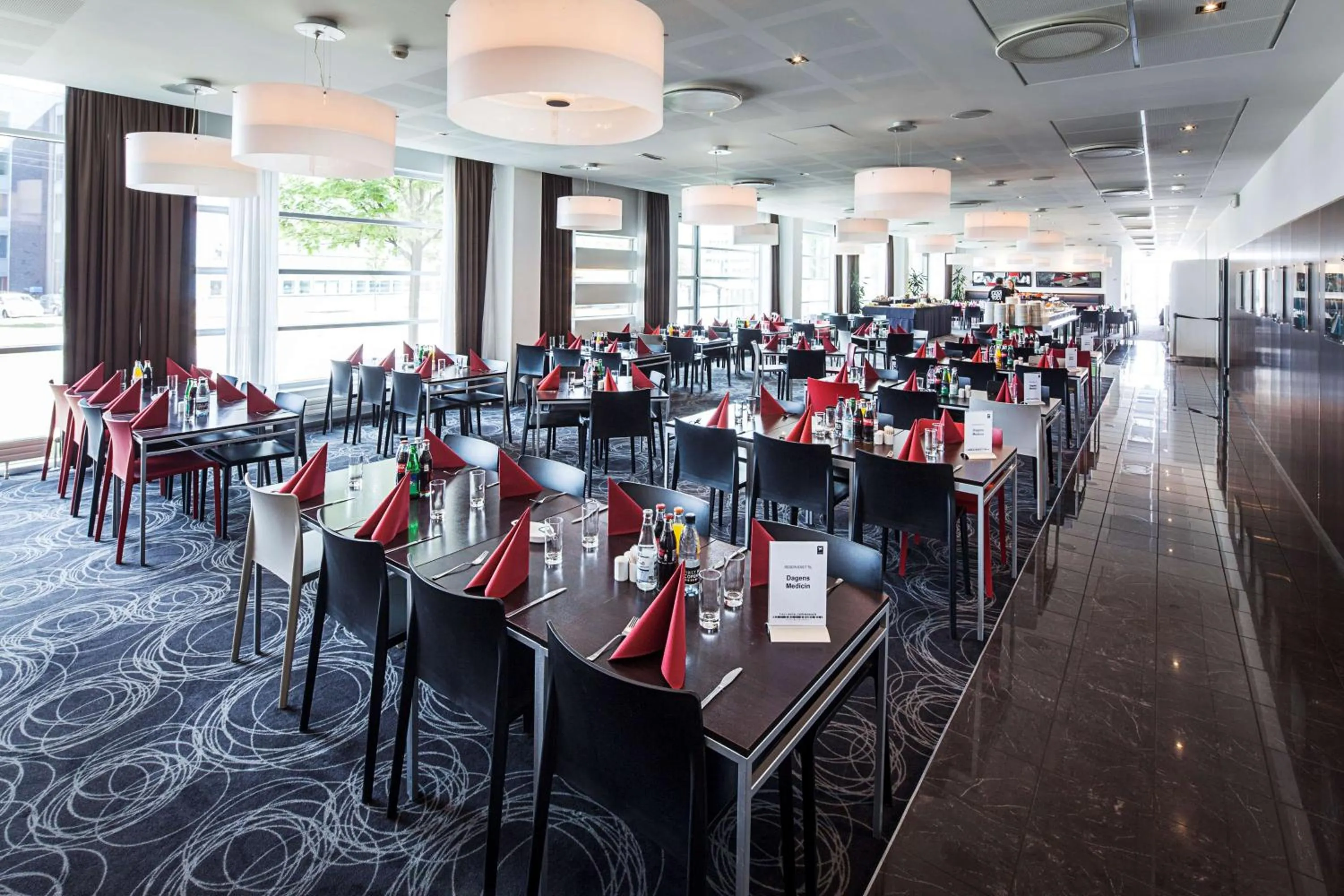 Restaurant/places to eat in Scandic Sluseholmen