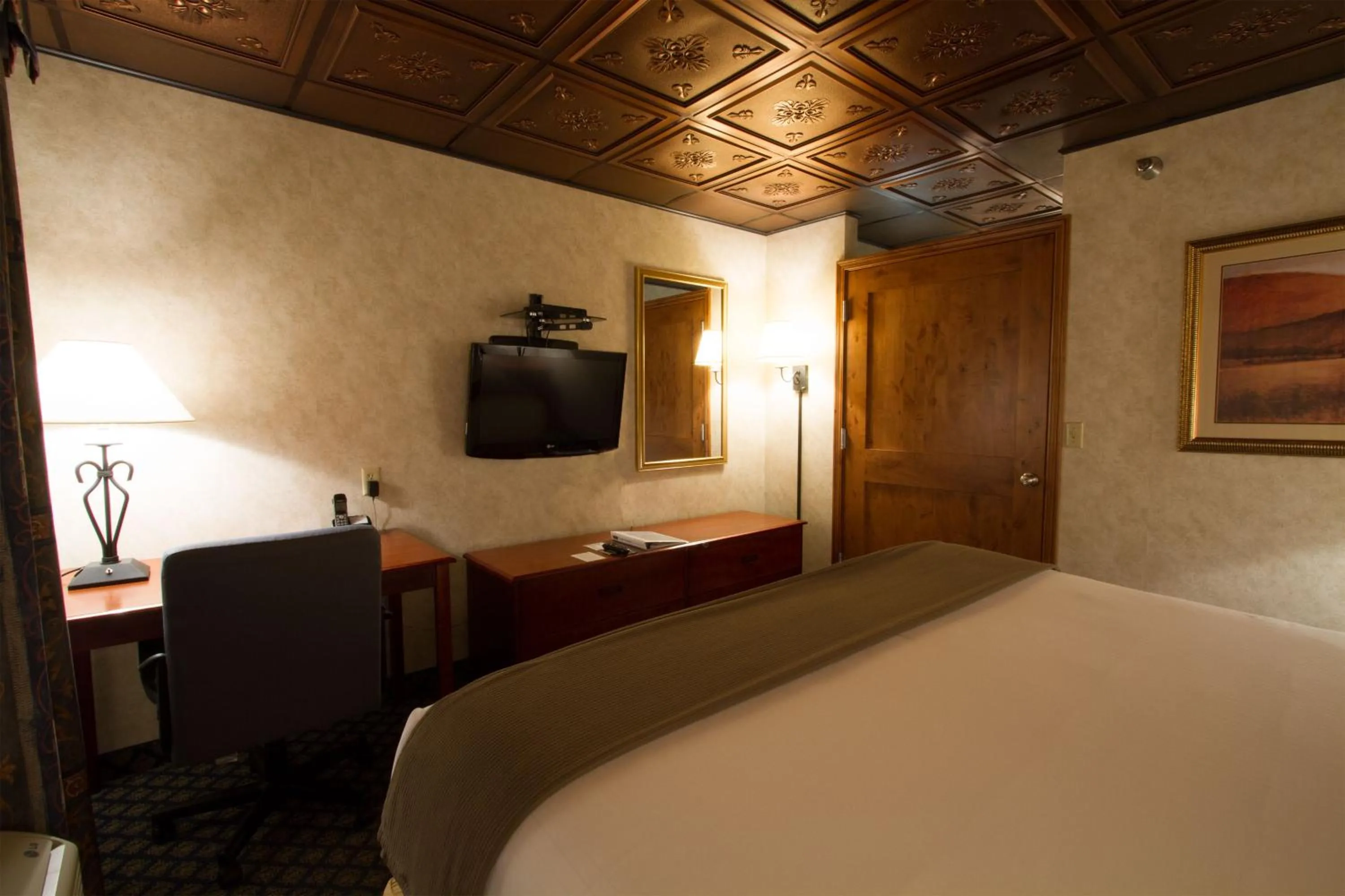 Bed in Miles City Hotel & Suites