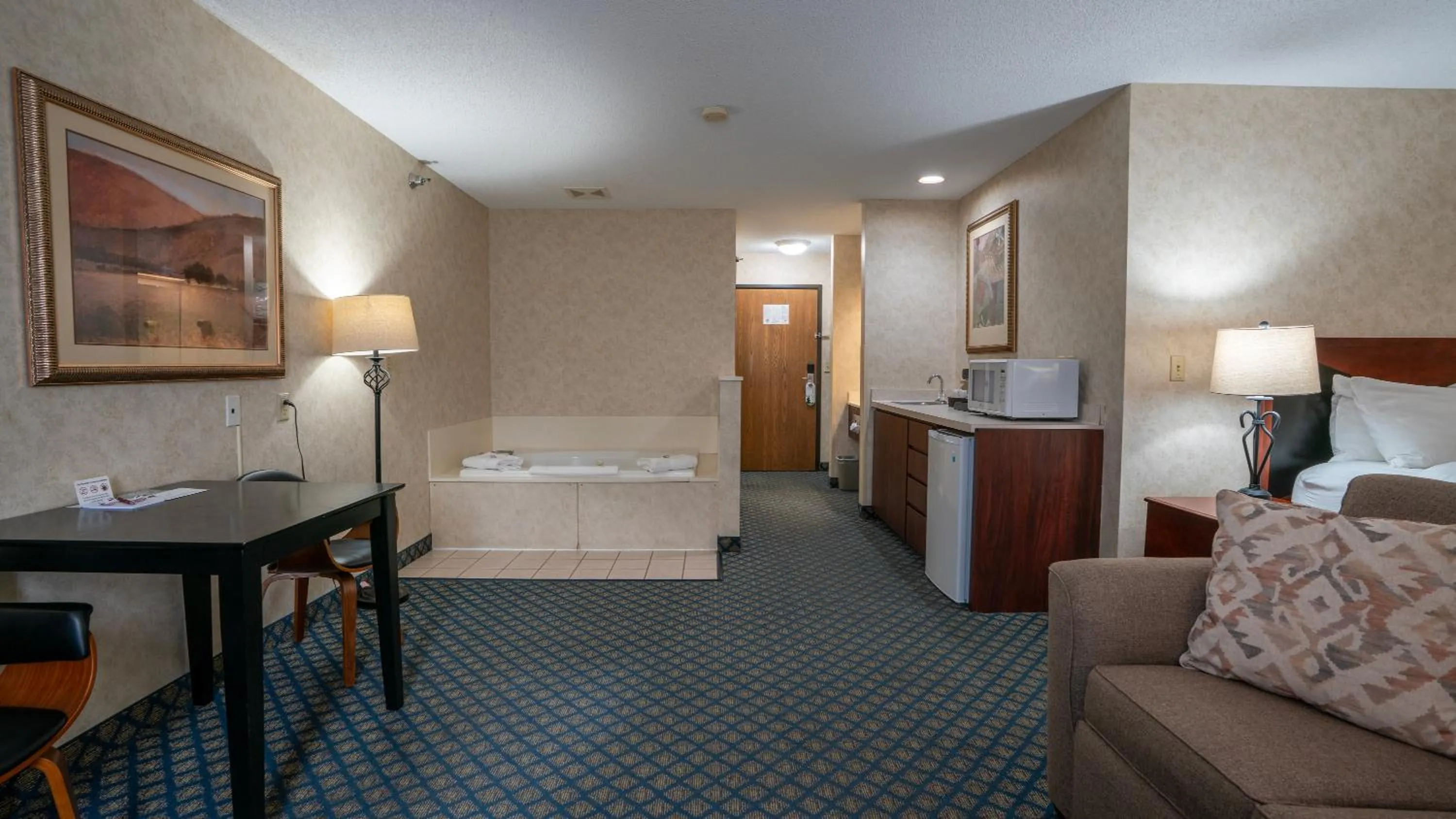 Photo of the whole room, Bed in Miles City Hotel & Suites