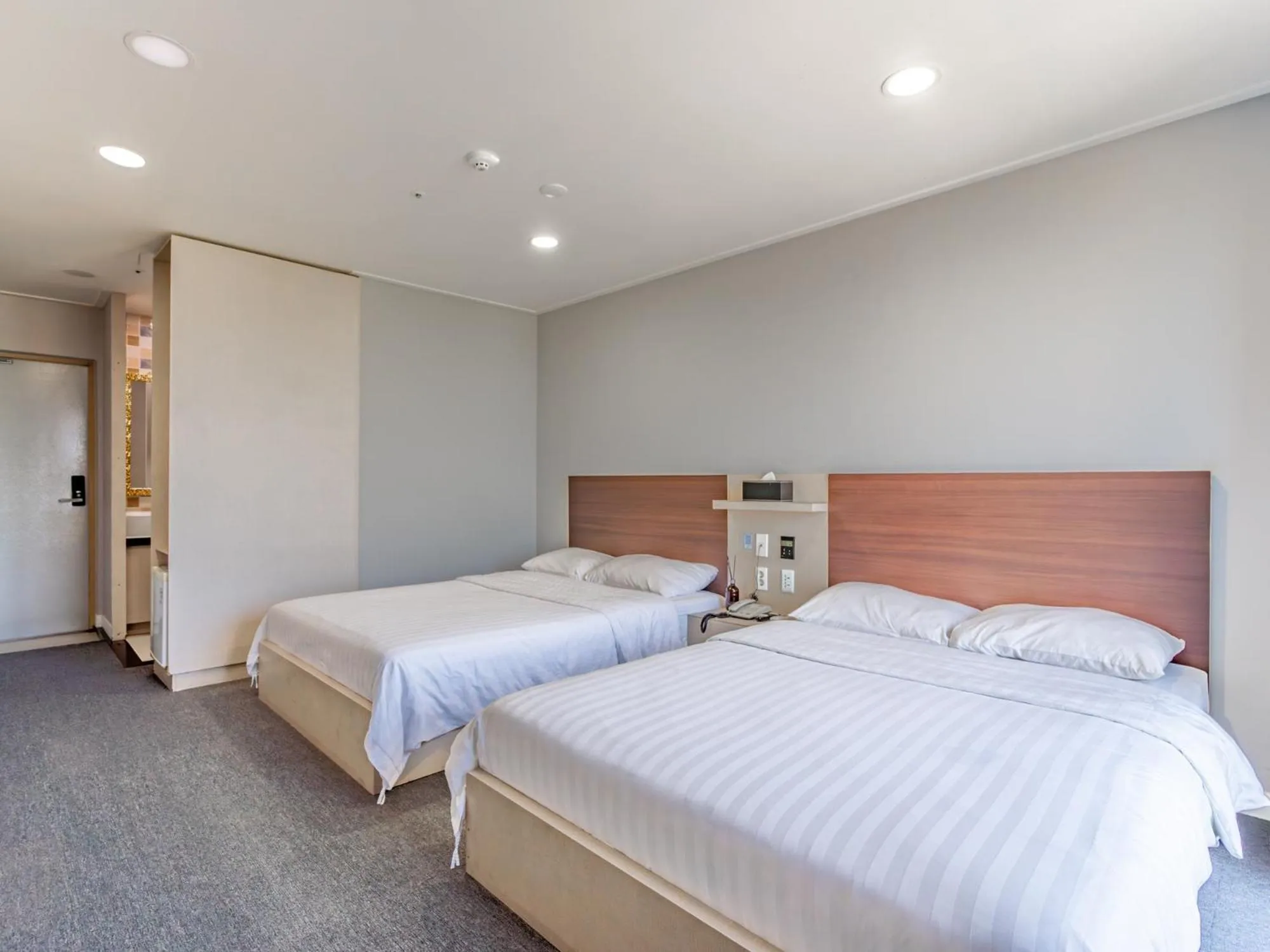 Bed in Cordelia Hotel