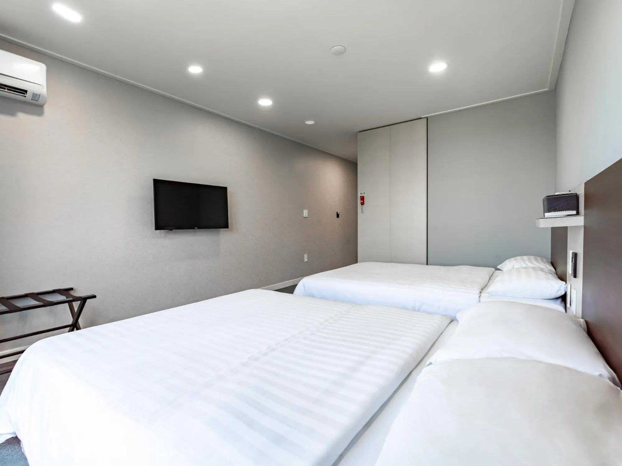 Bed in Cordelia Hotel