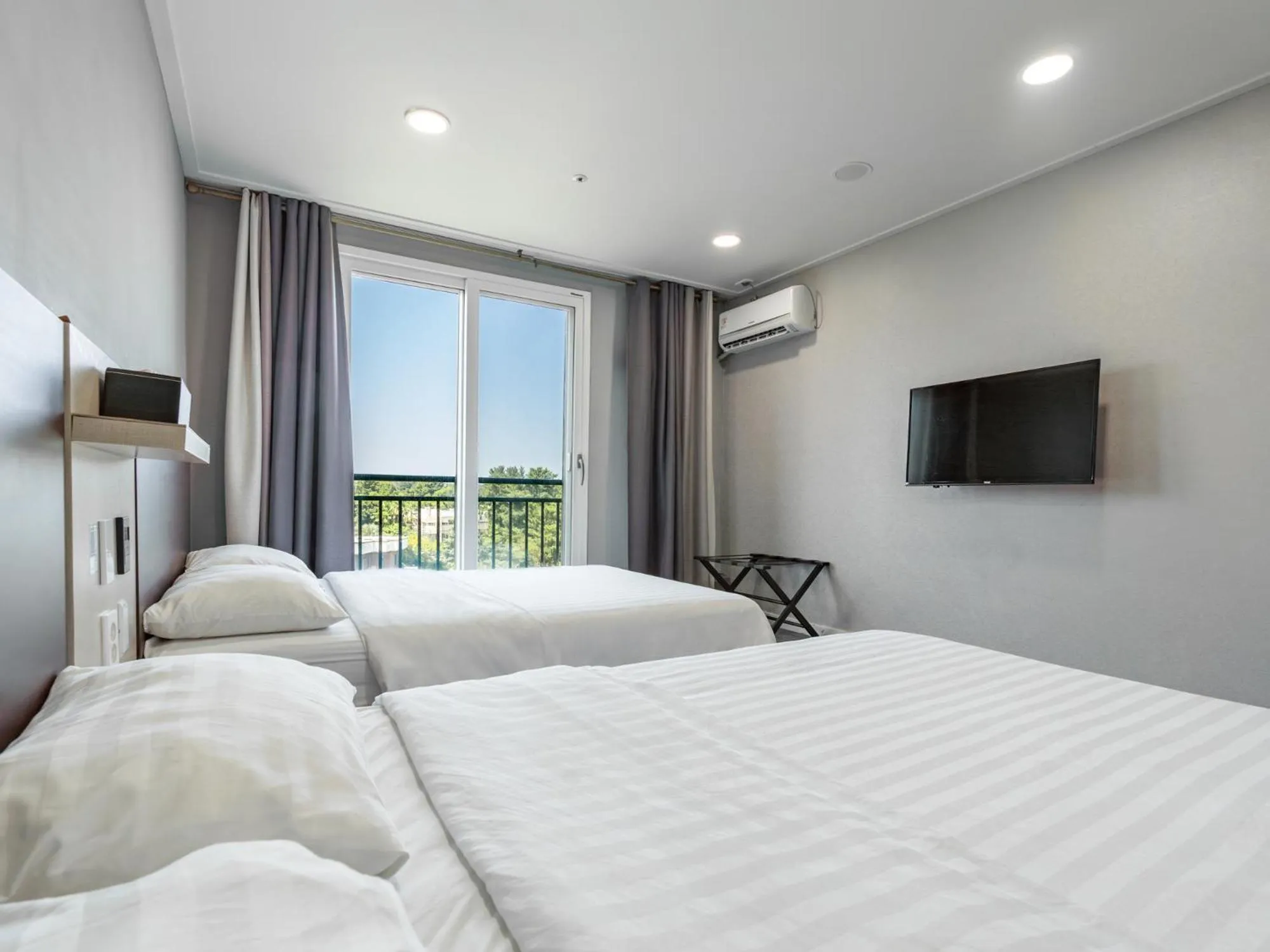 Bed in Cordelia Hotel