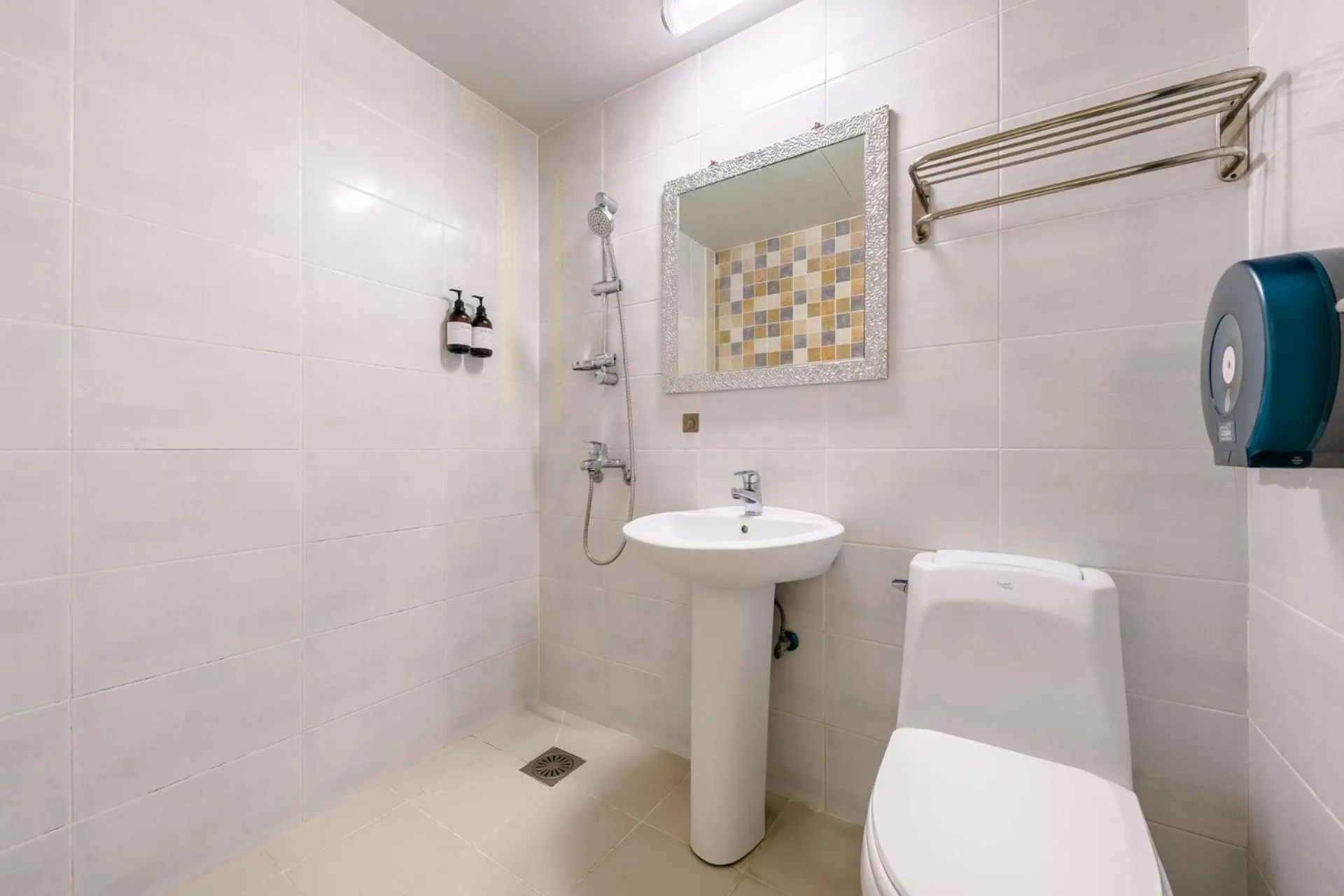 Bathroom in Cordelia Hotel