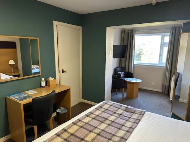 Bedroom, Bed in The Acarsaid - Pitlochry