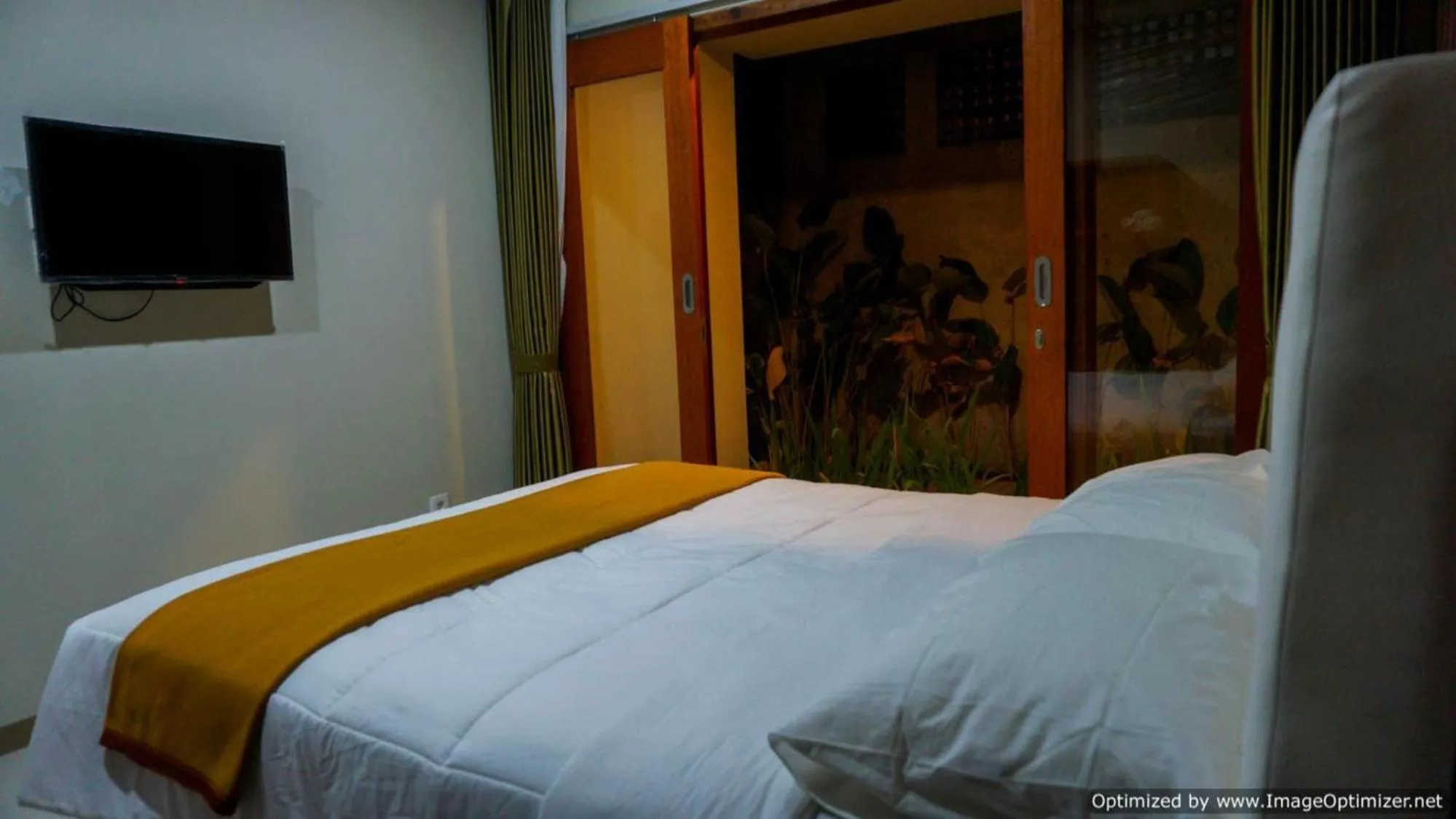 Bed in Hastina Hotel Lombok