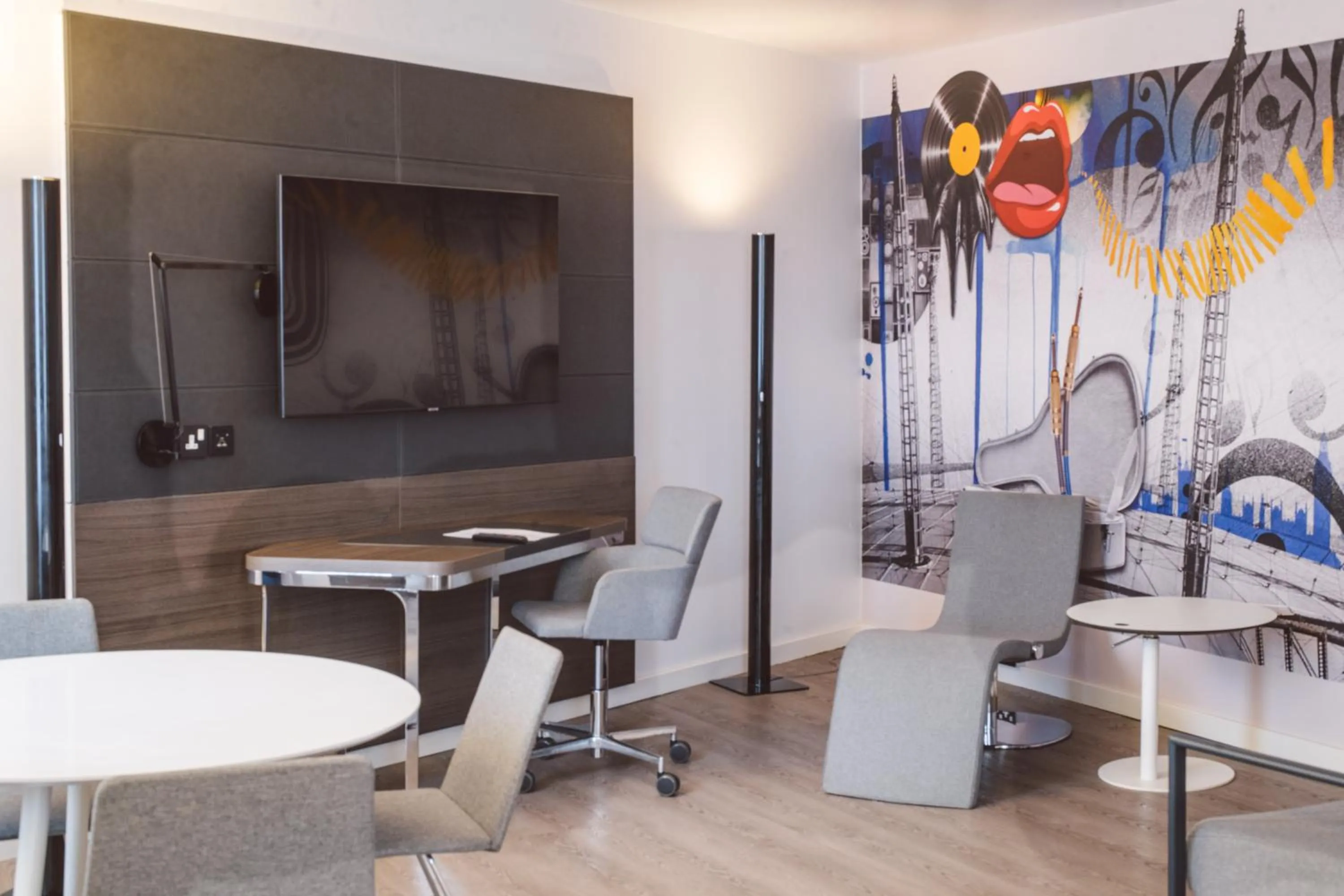 Living room in Novotel London Excel