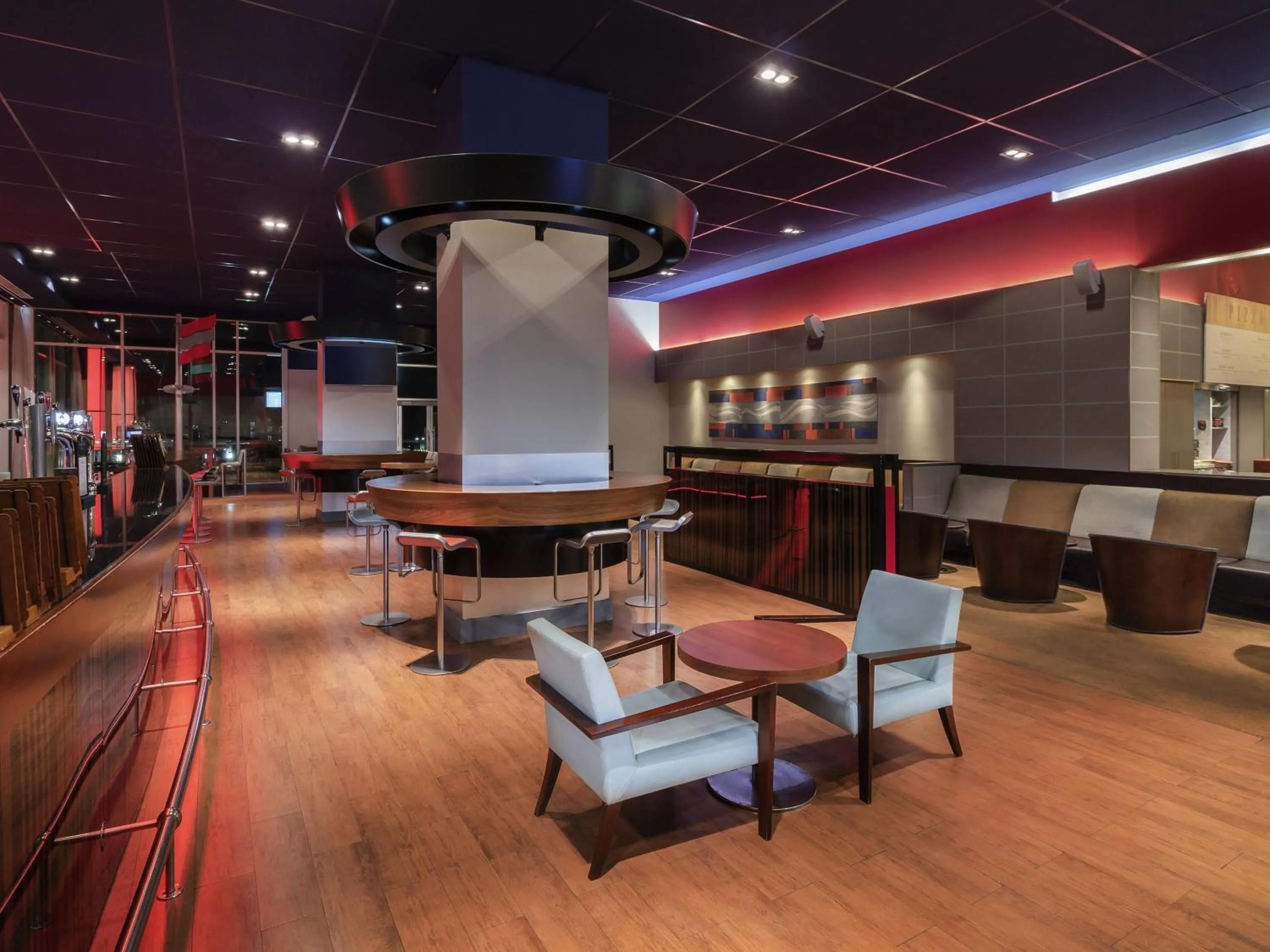 Restaurant/places to eat in Novotel London Excel